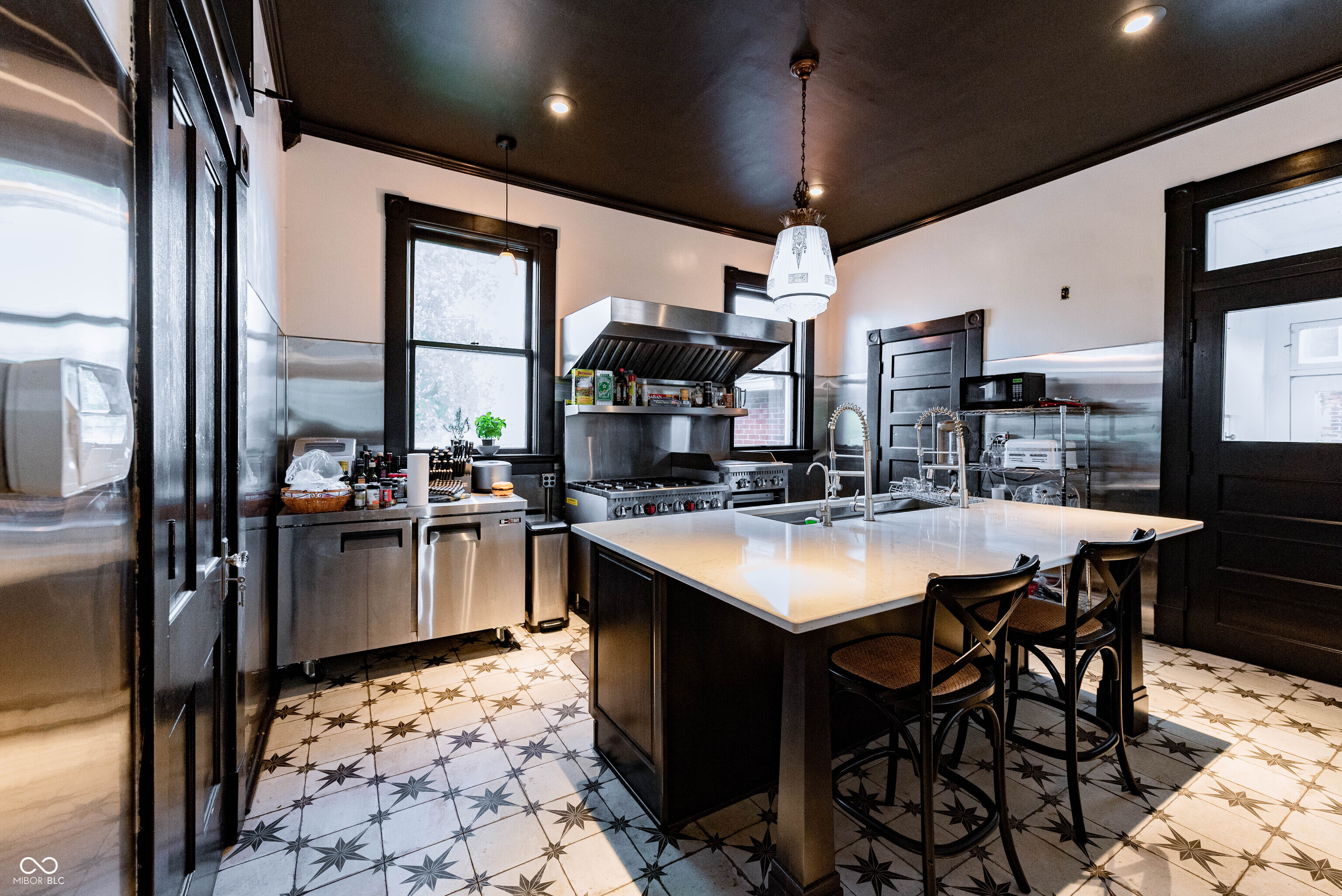 825 E Washington Street