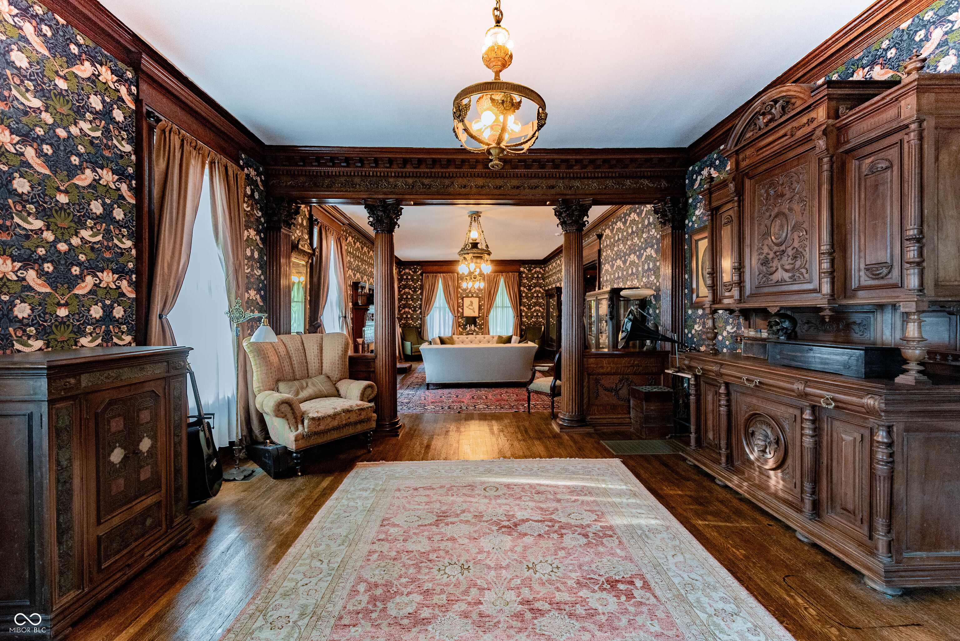 825 E Washington Street