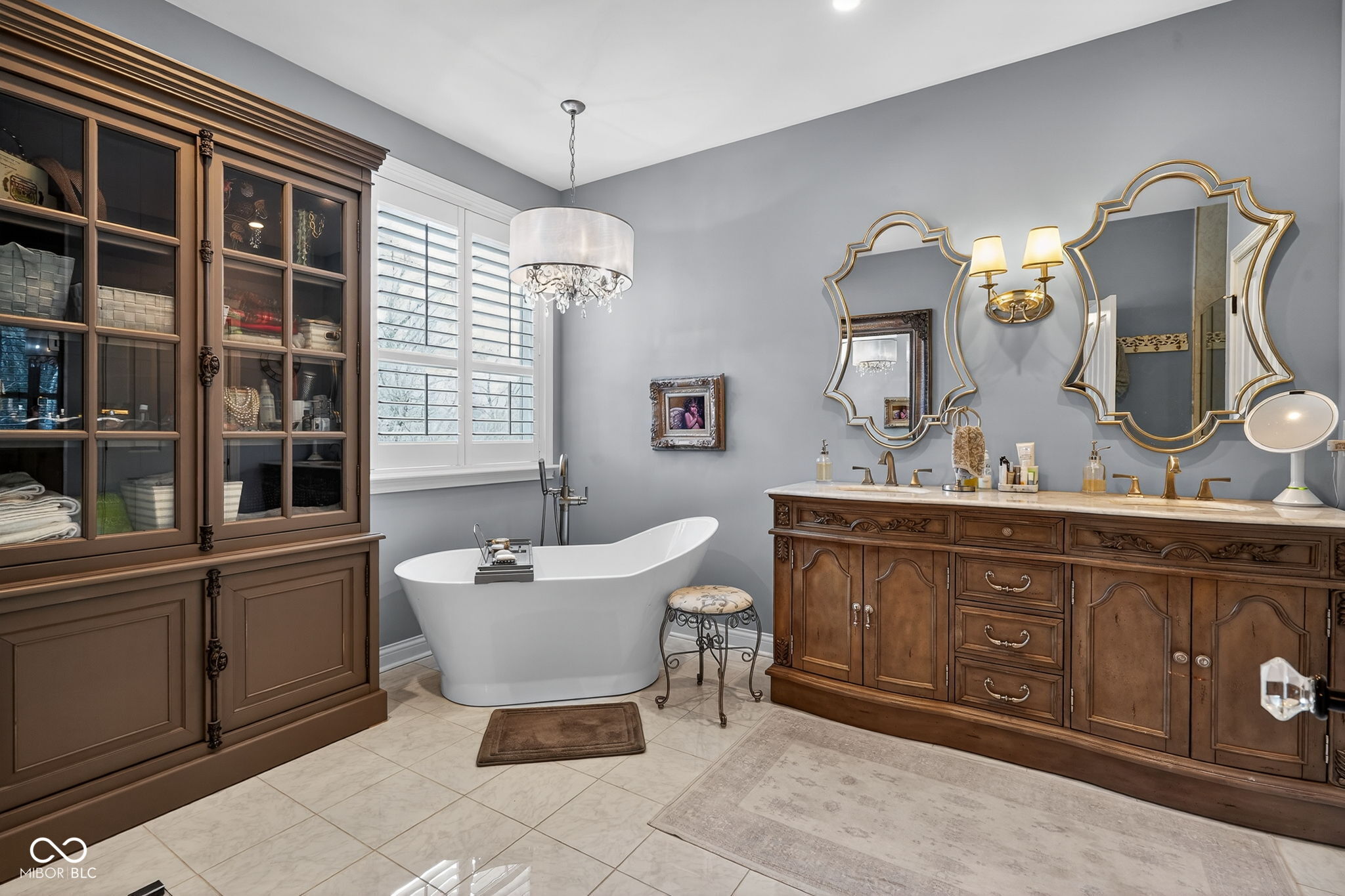 692 Greenford Trail N