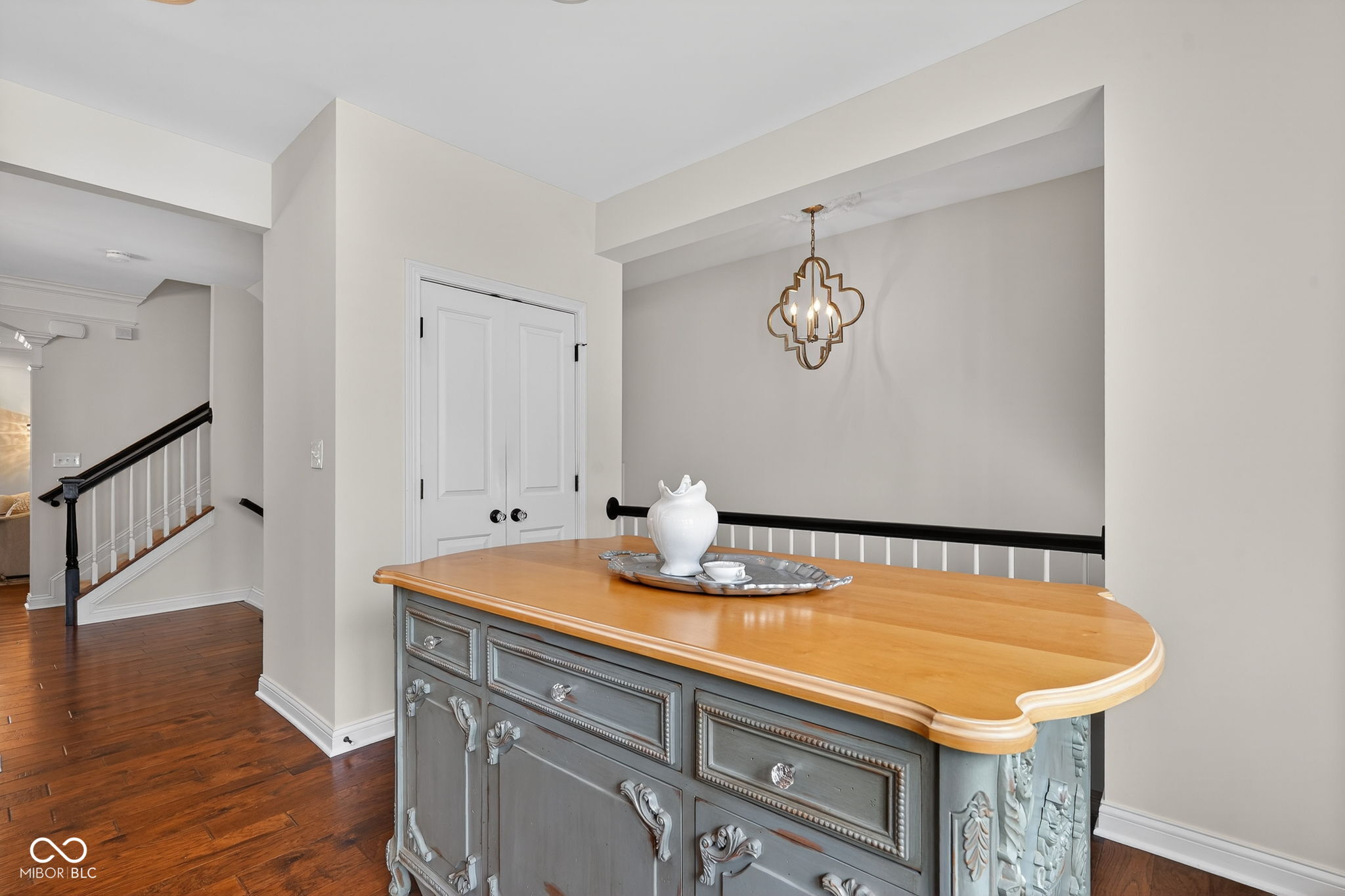 692 Greenford Trail N