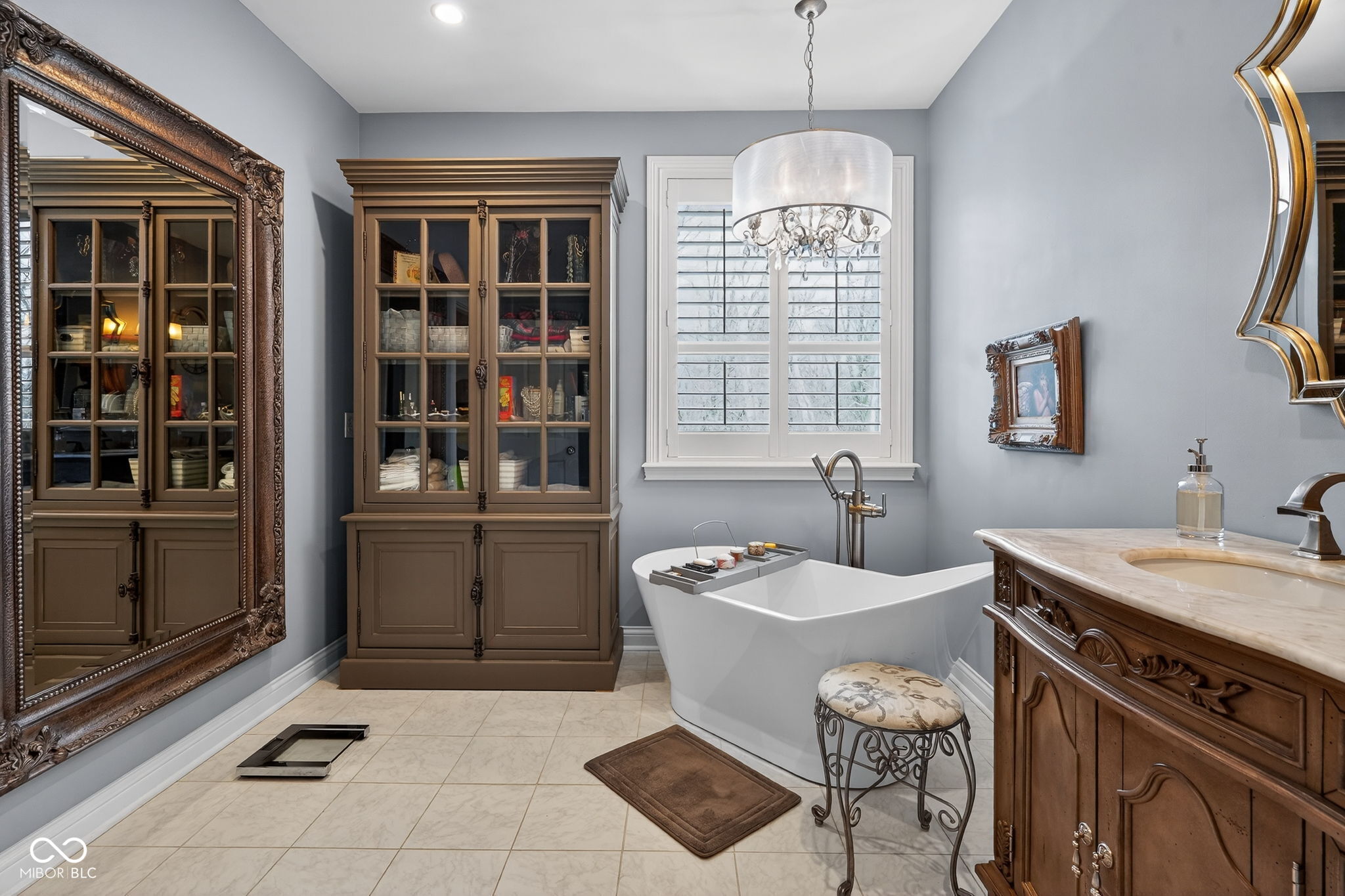 692 Greenford Trail N