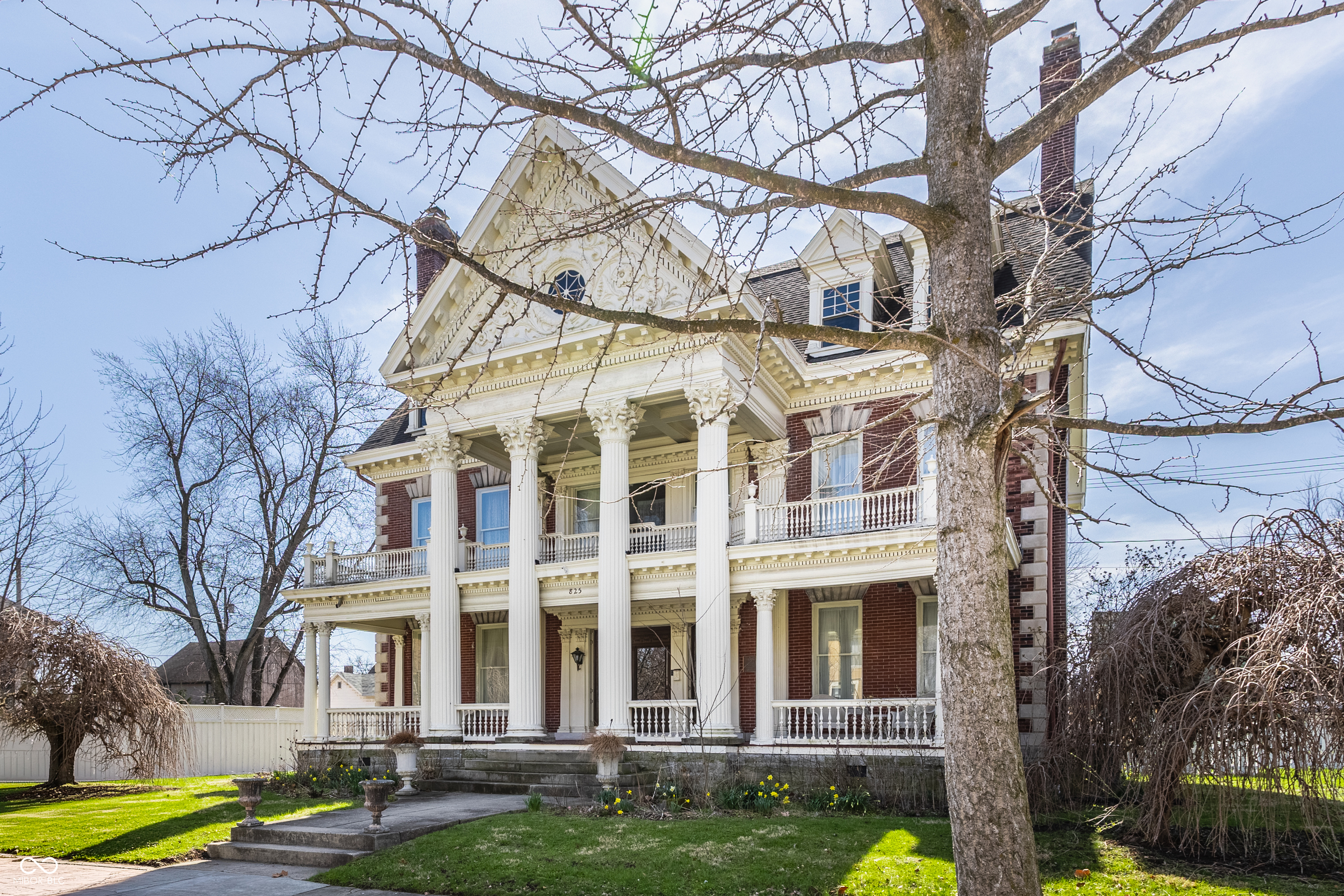 825 E Washington Street