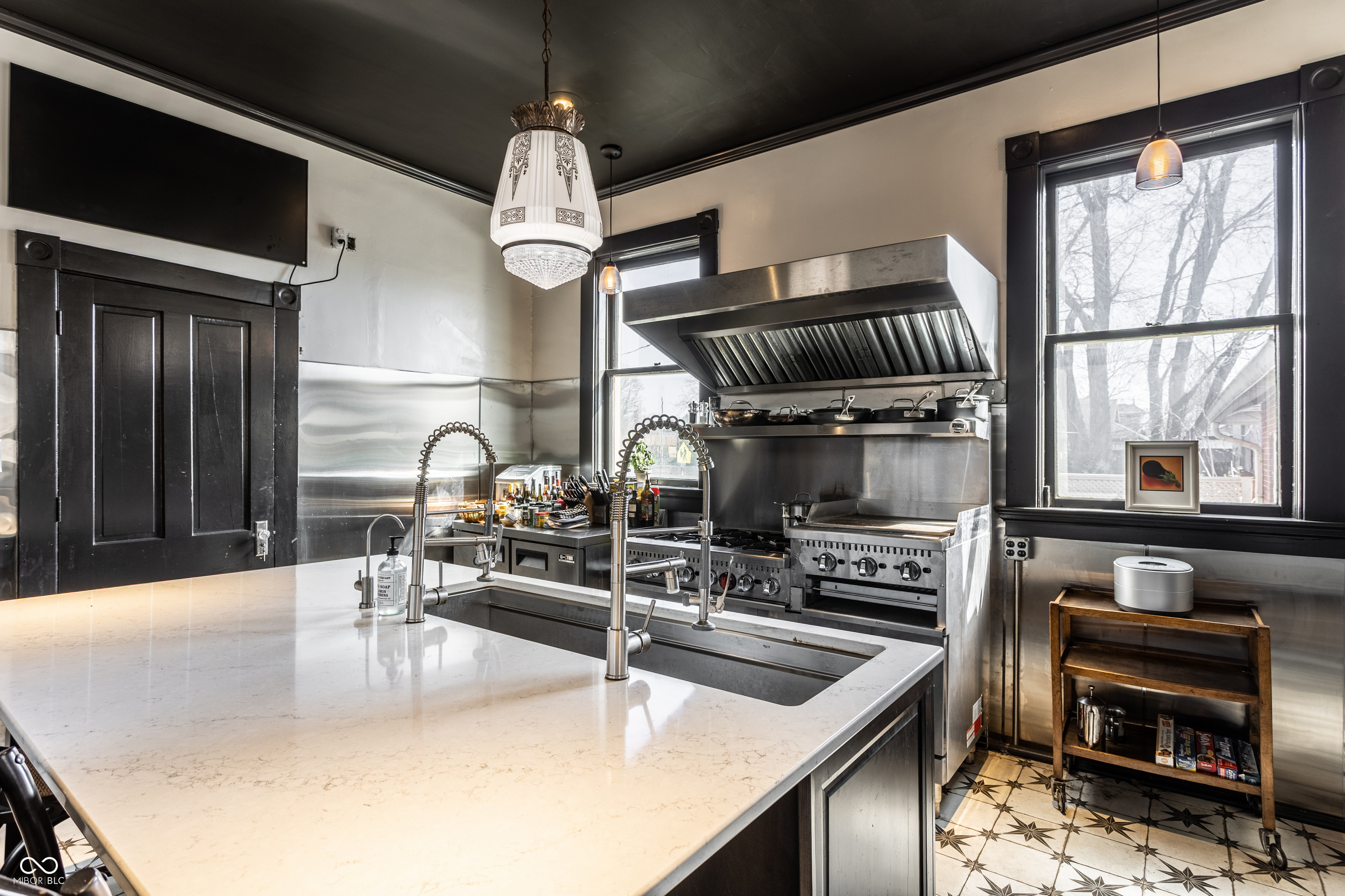 825 E Washington Street