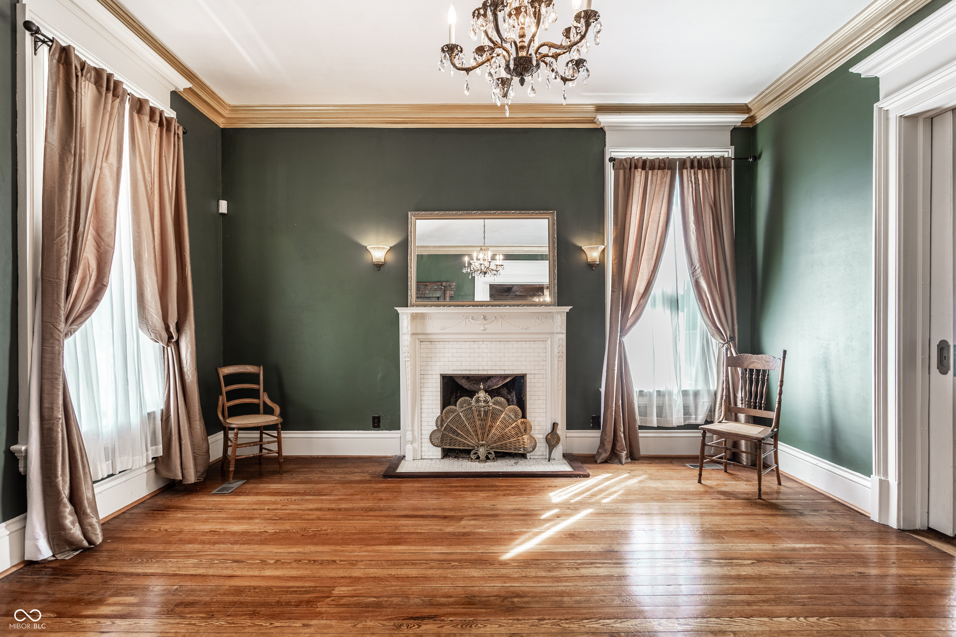 825 E Washington Street