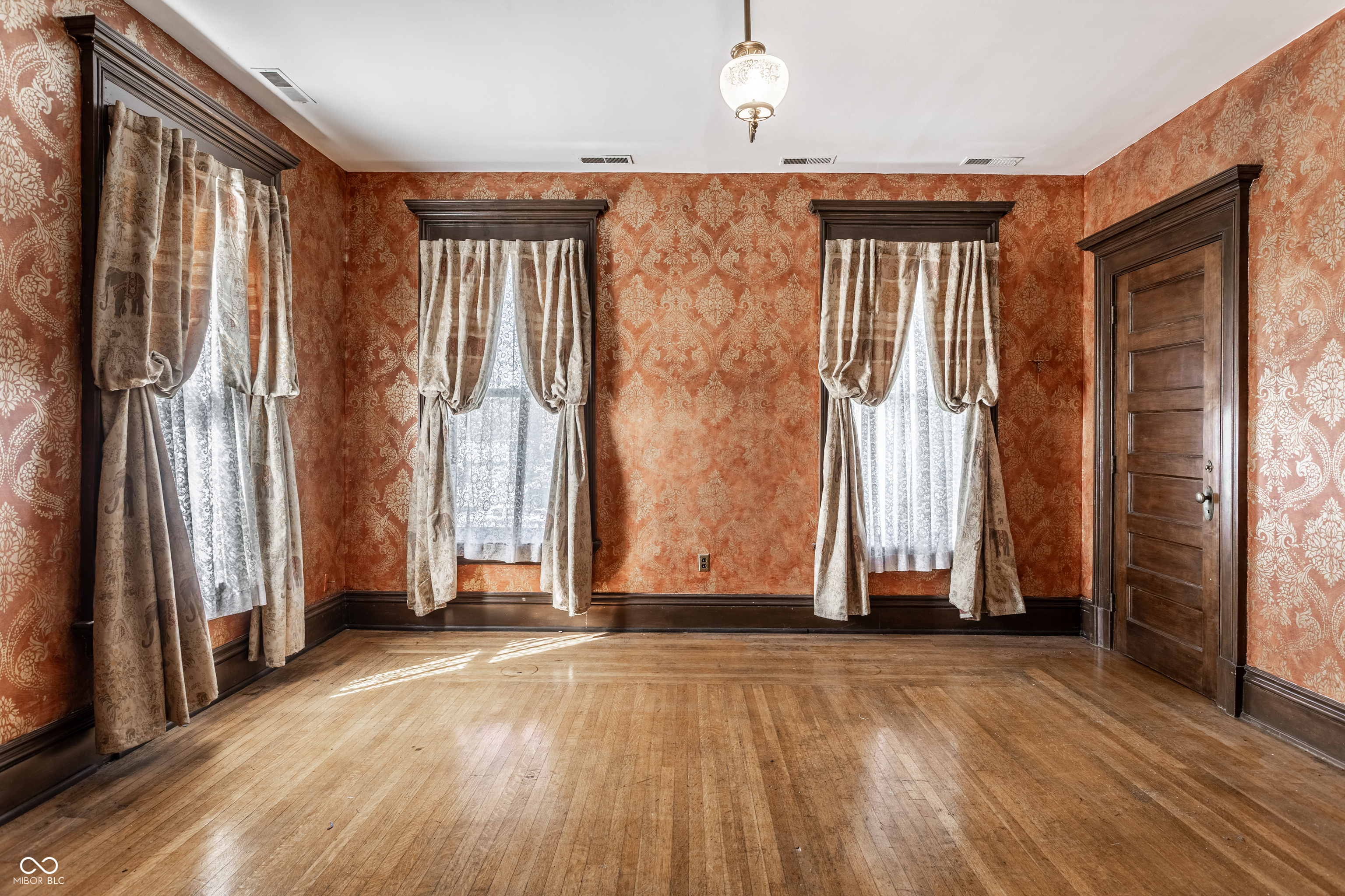 825 E Washington Street