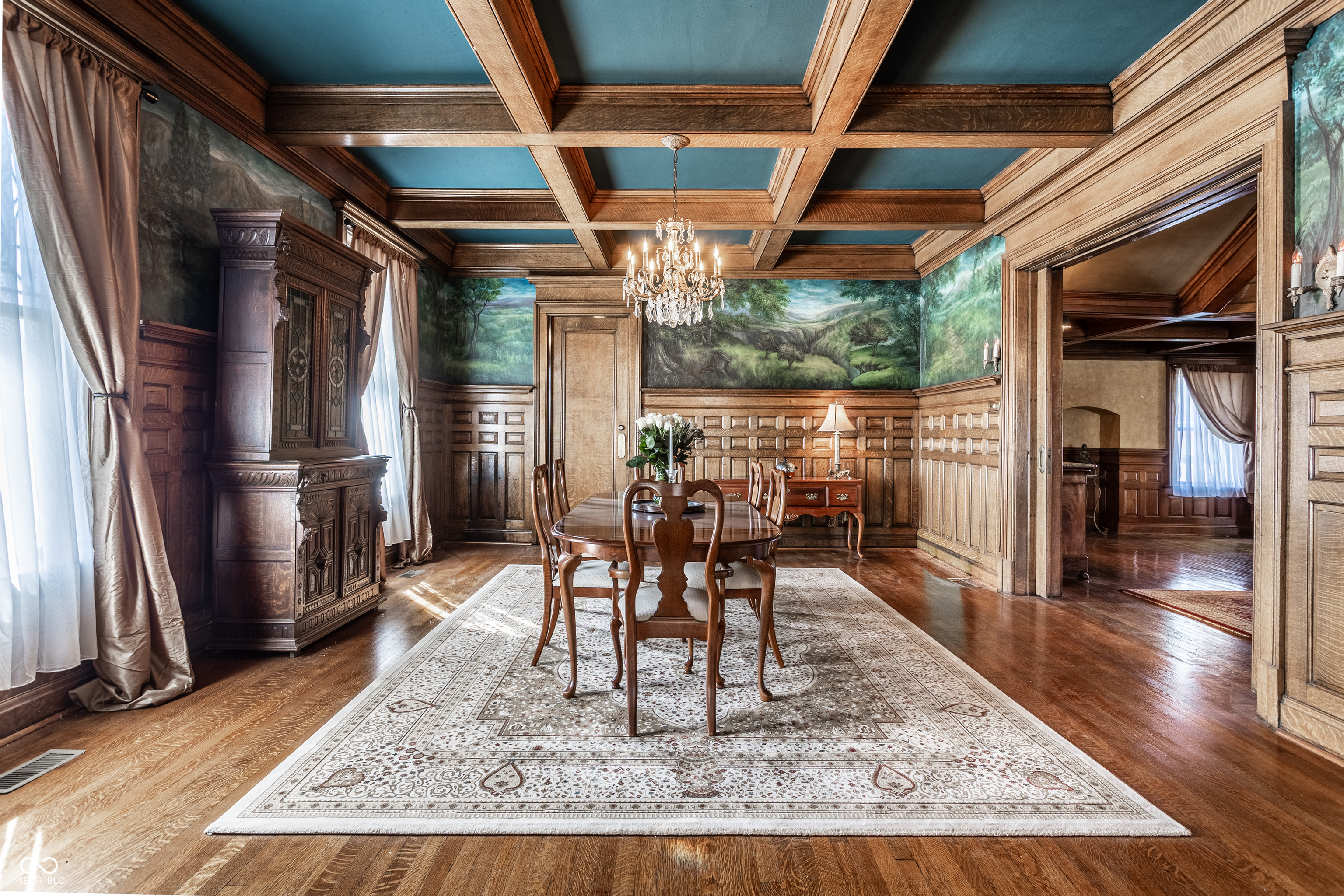 825 E Washington Street