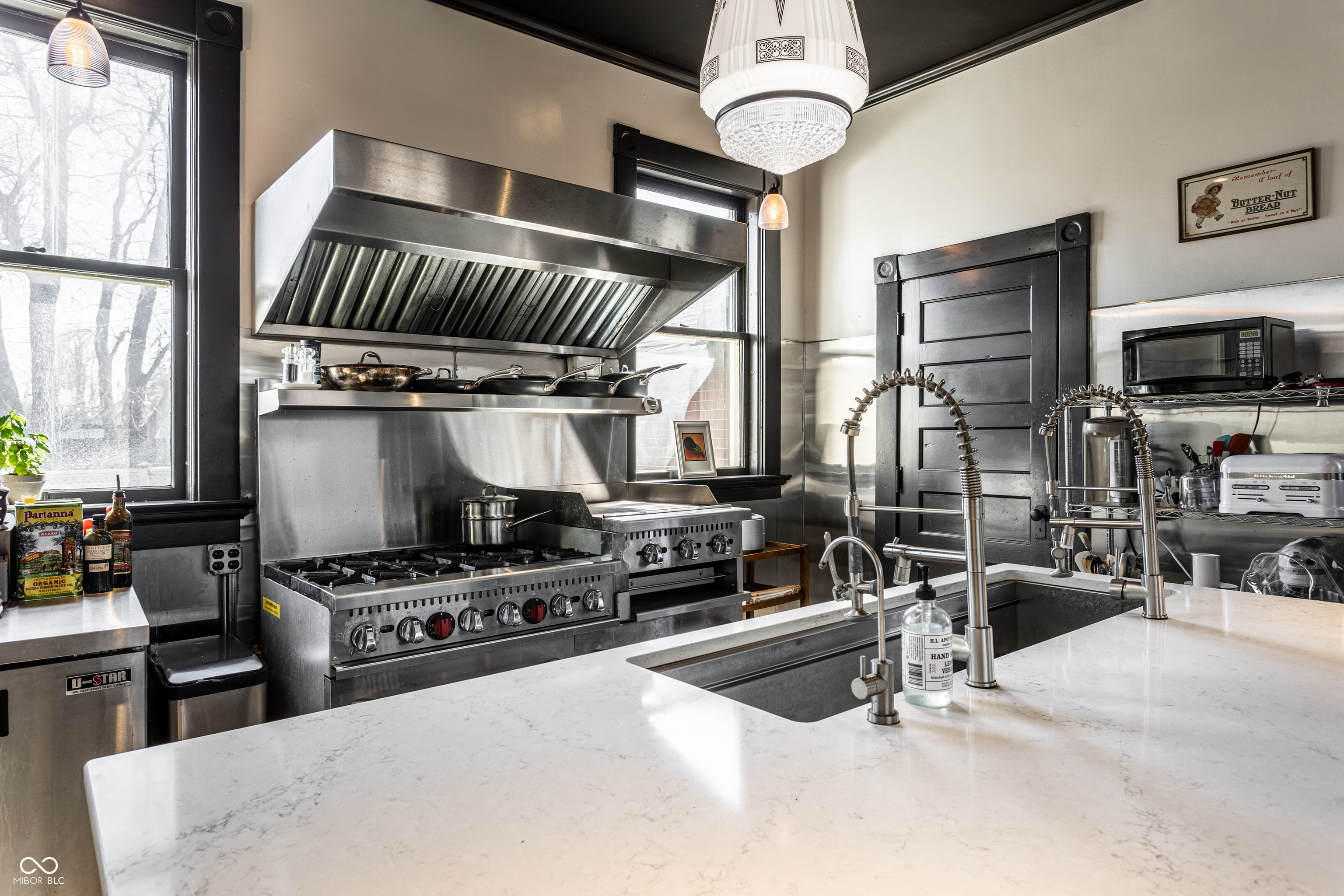 825 E Washington Street