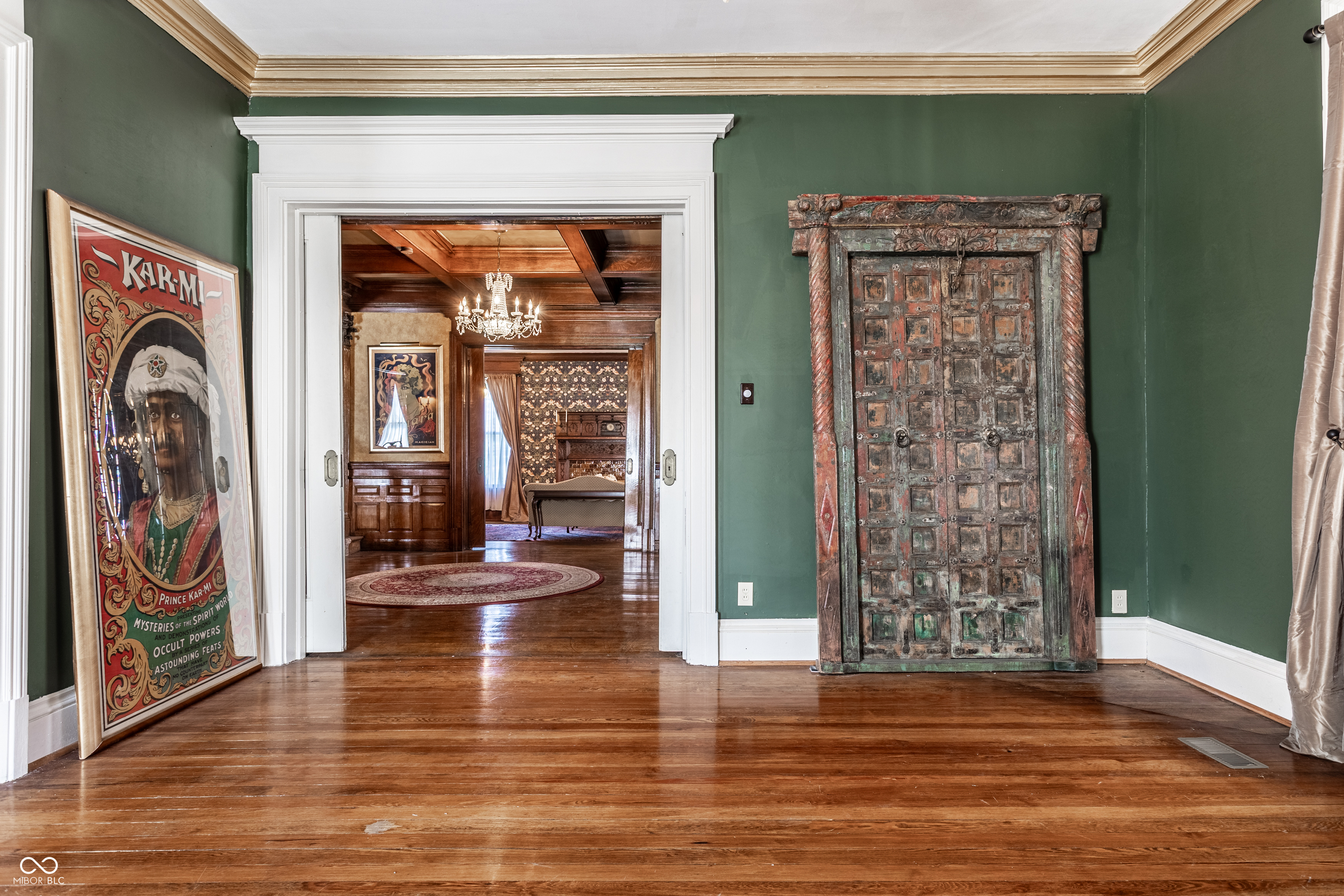 825 E Washington Street