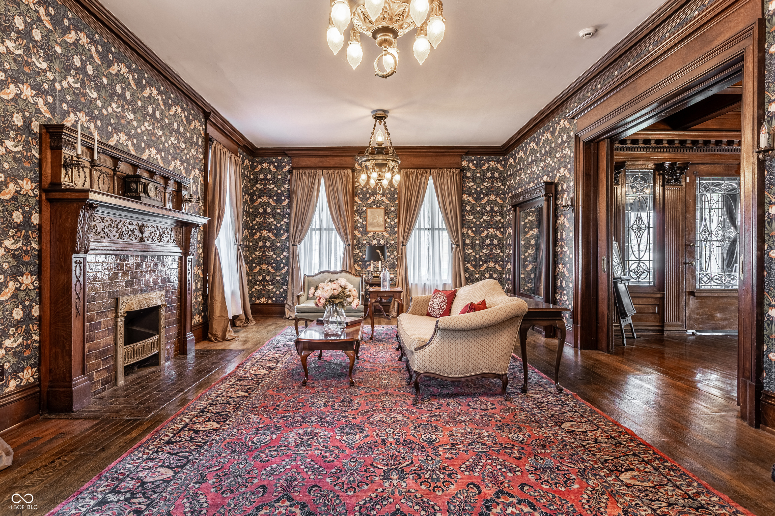 825 E Washington Street