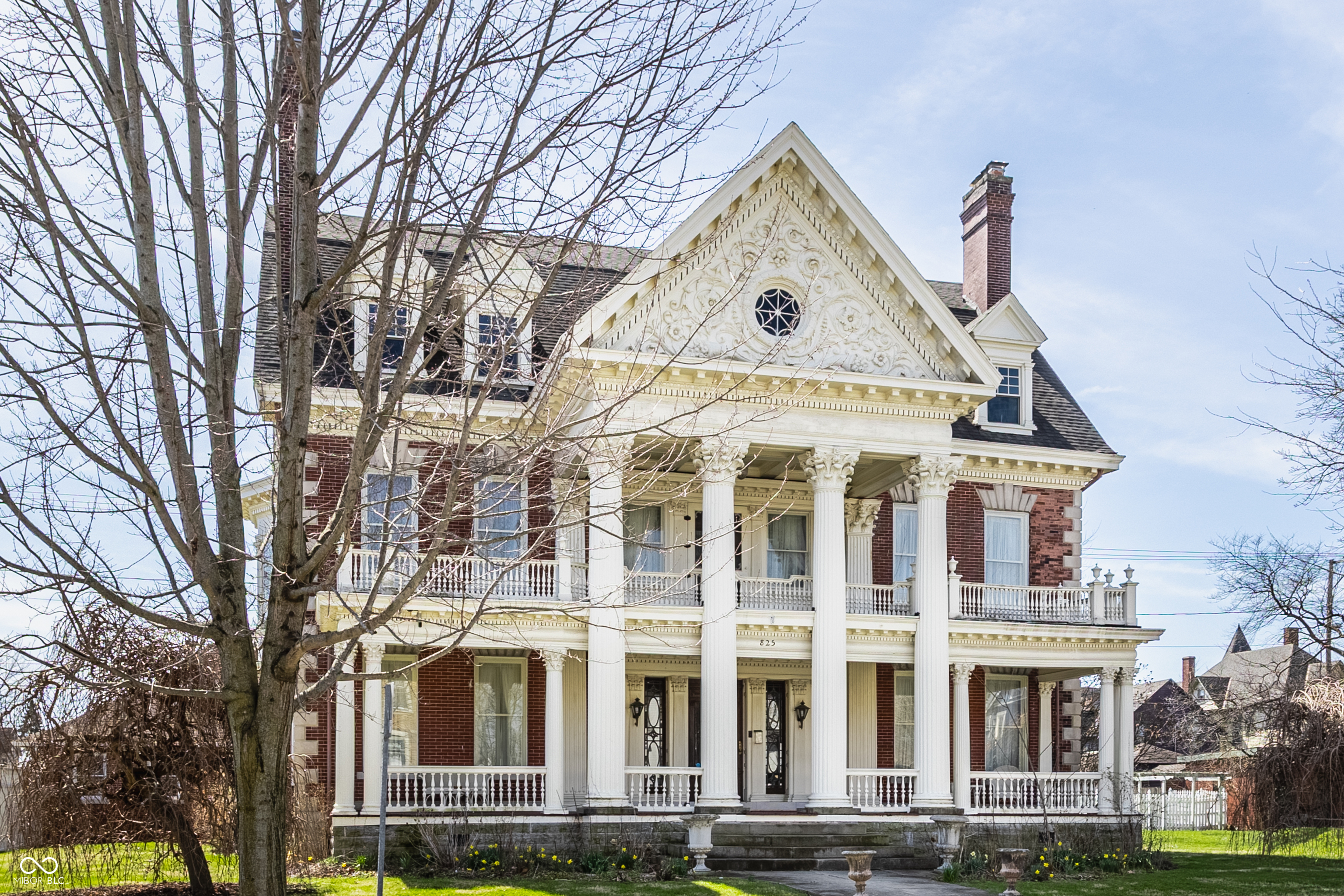 825 E Washington Street