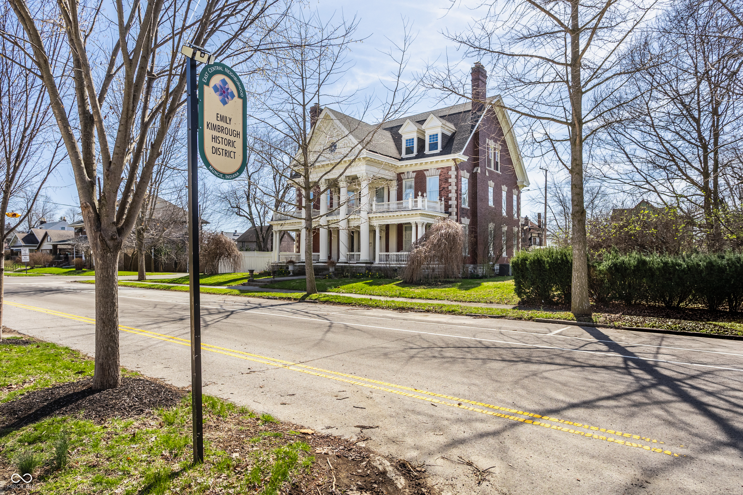 825 E Washington Street