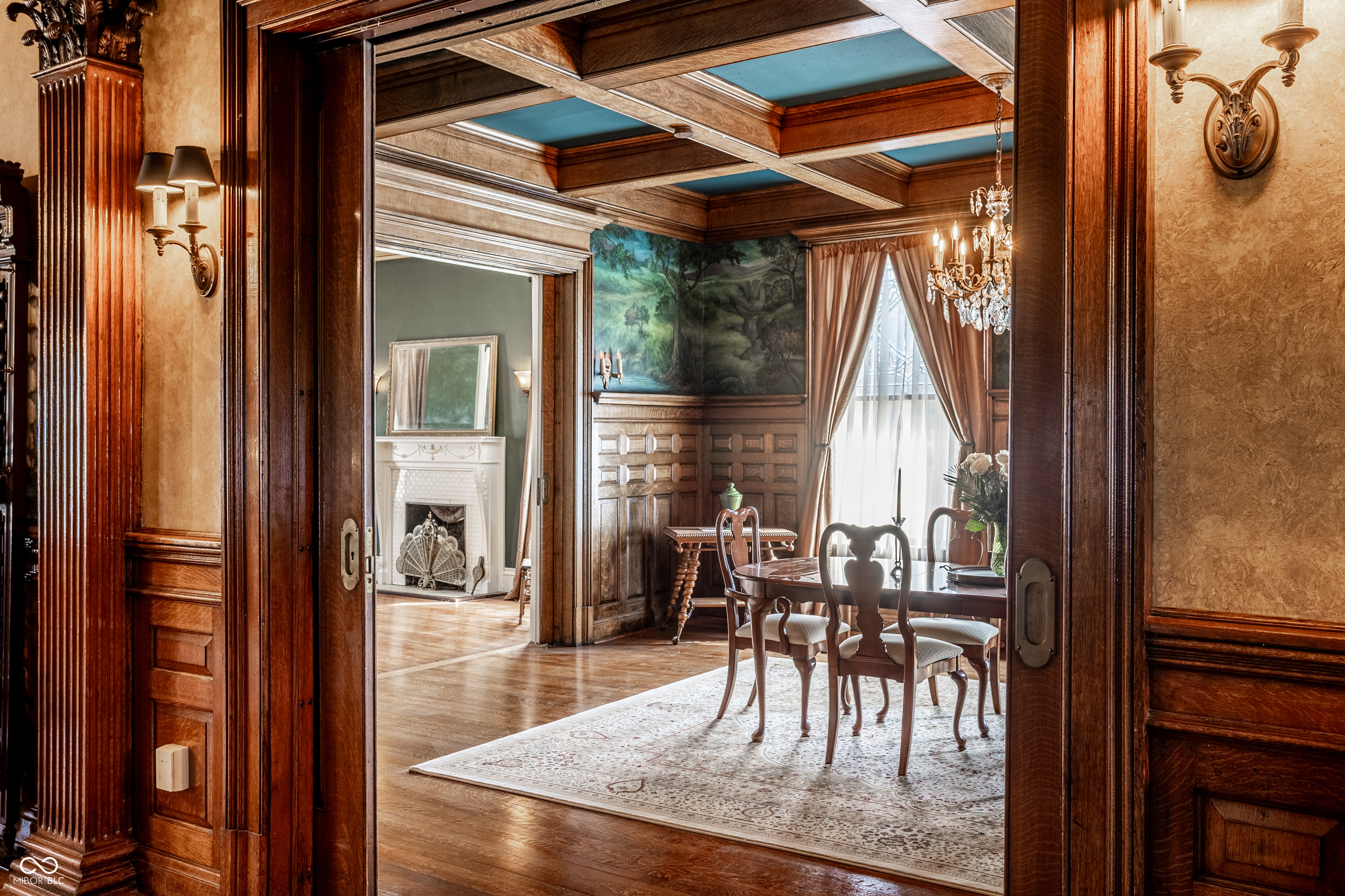 825 E Washington Street