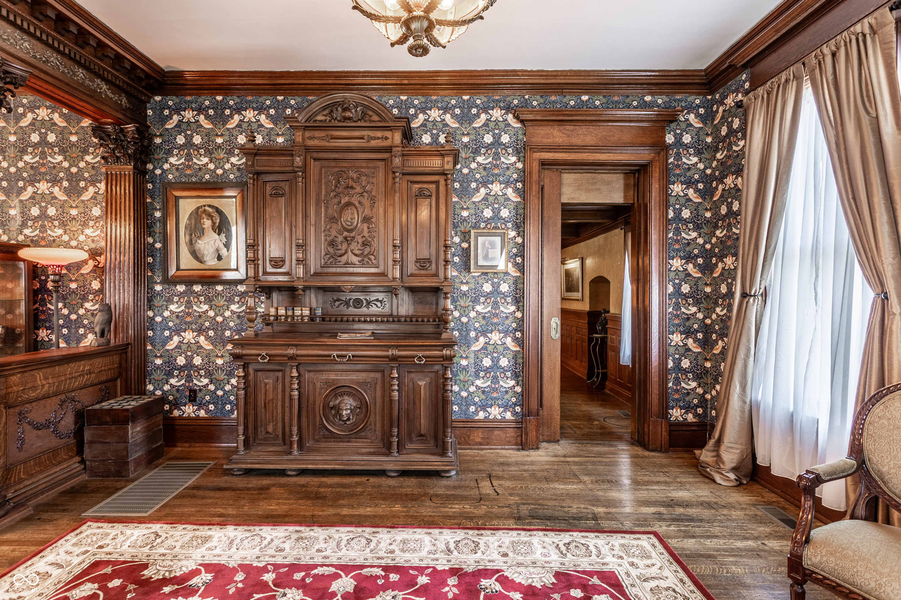 825 E Washington Street