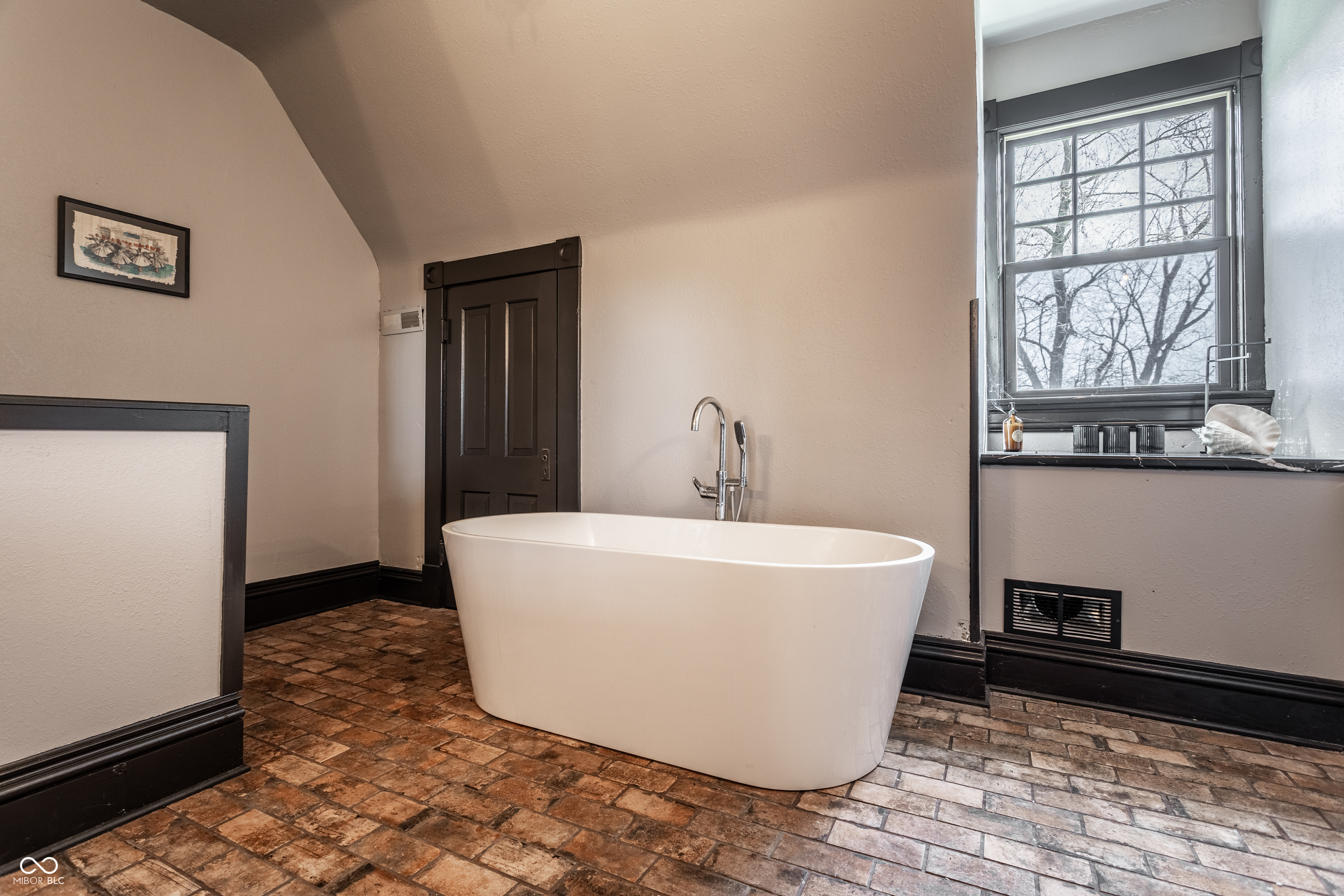 825 E Washington Street