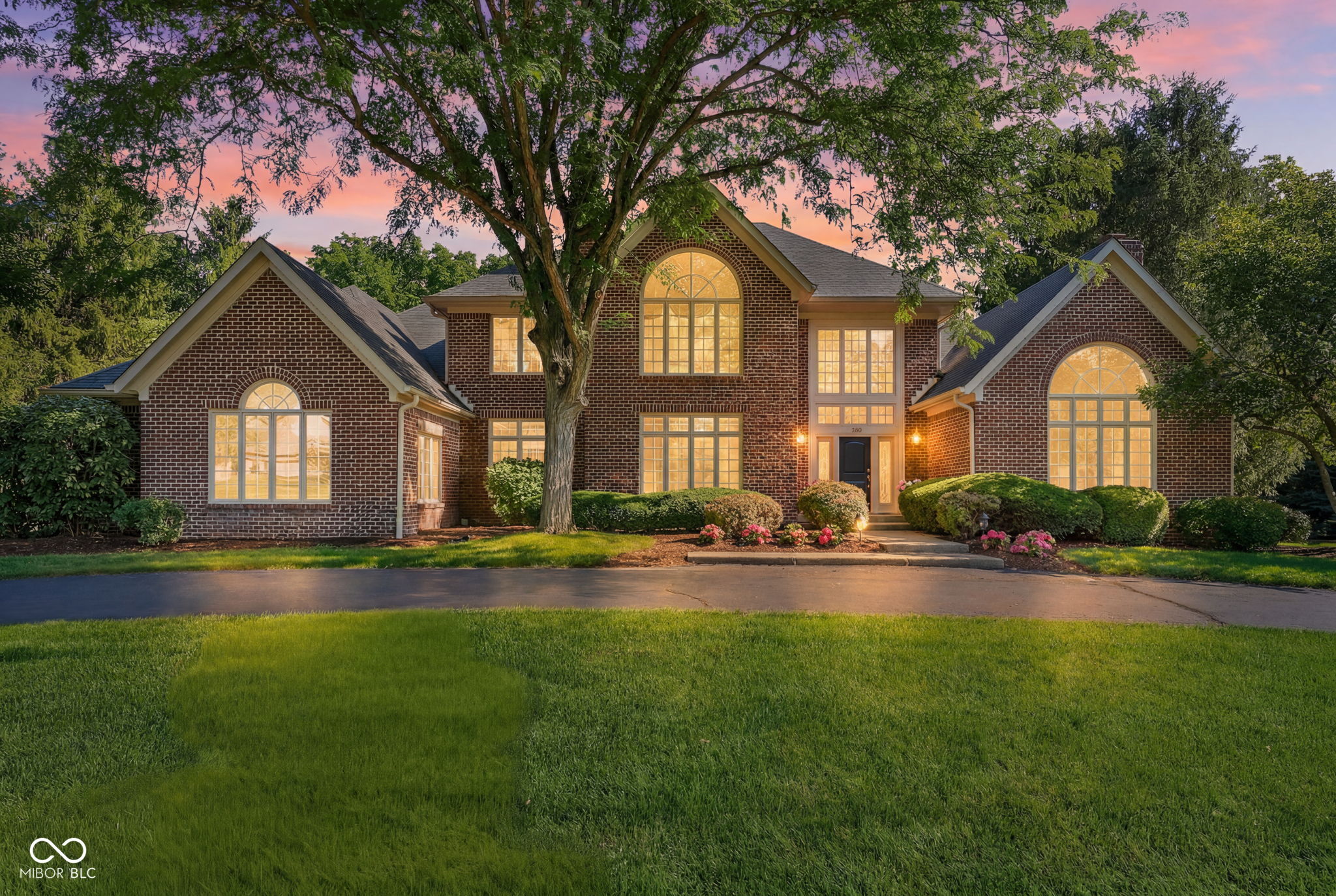824 Wedgewood Lane