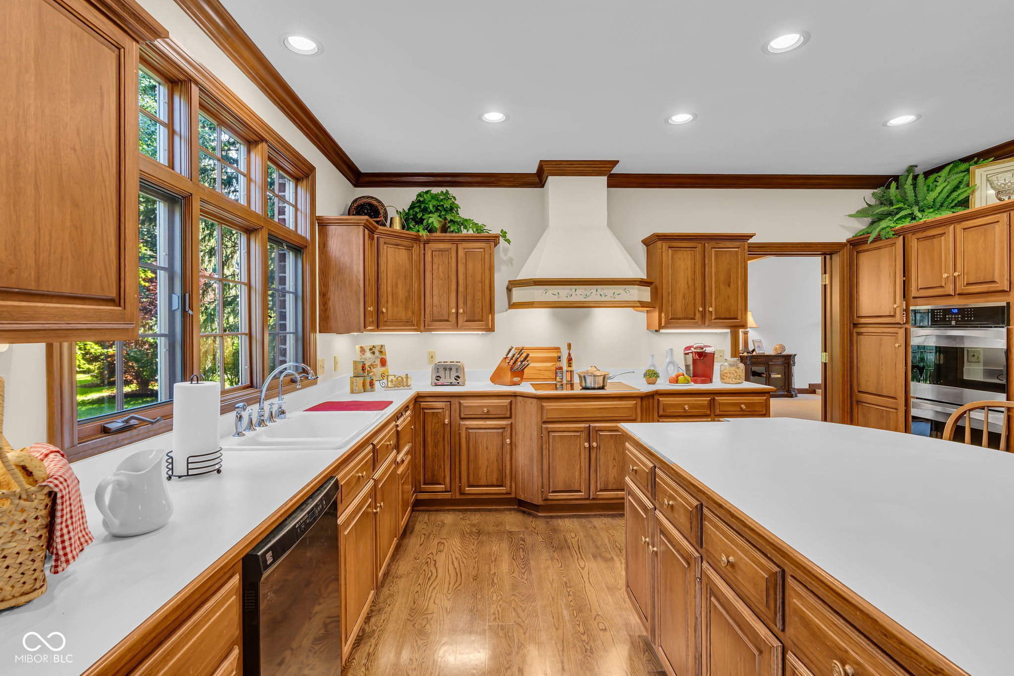 824 Wedgewood Lane