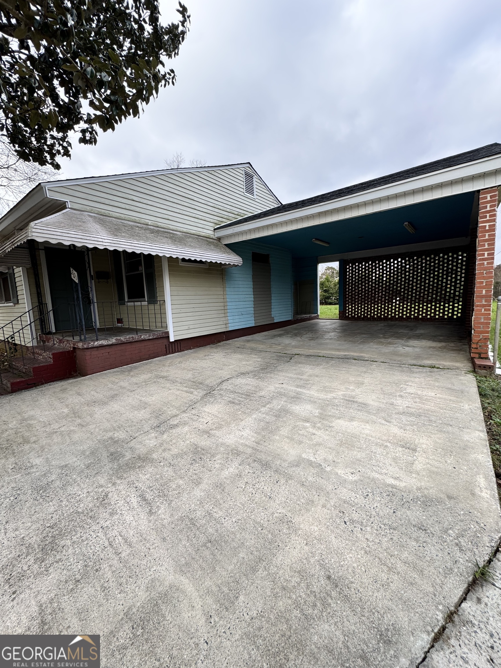 201 Meadowdale Drive