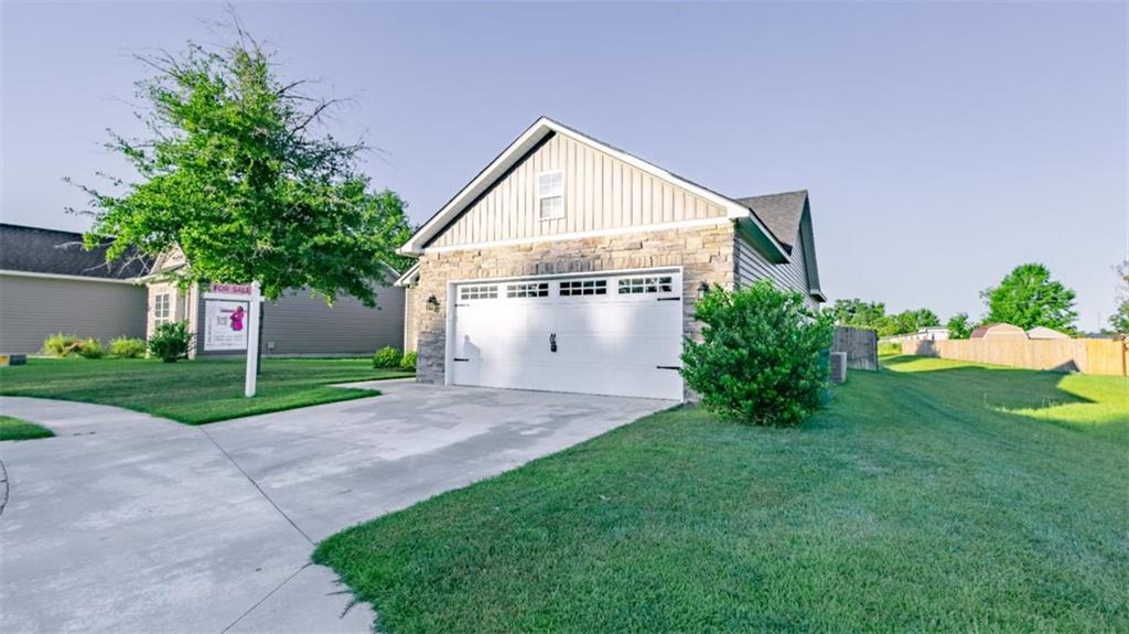 3893 Zaun Circle