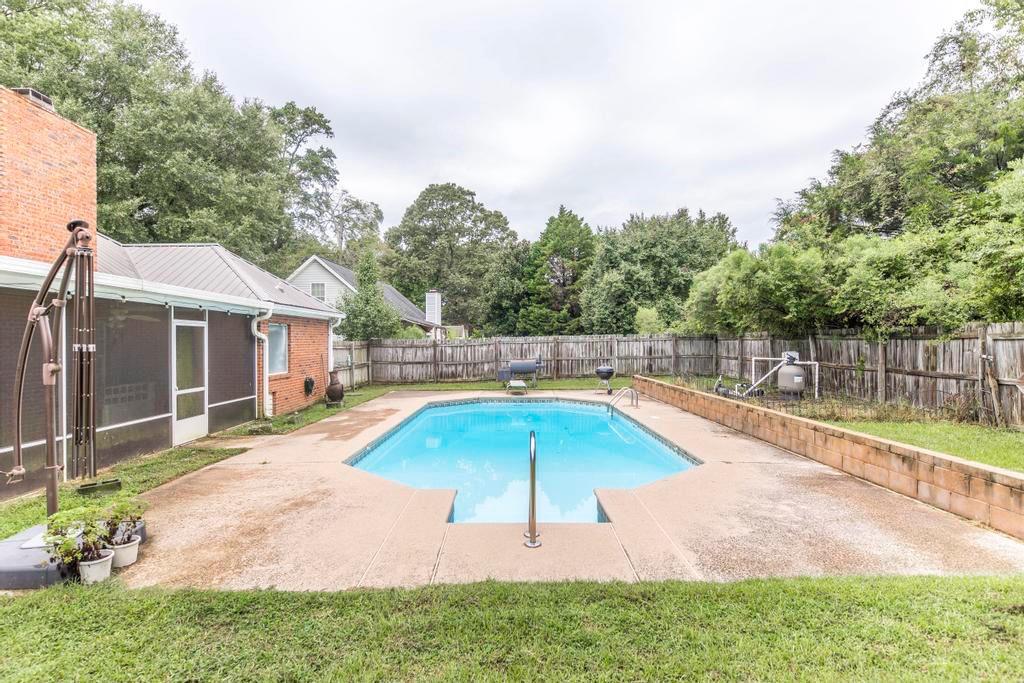 205 Woods Edge Way