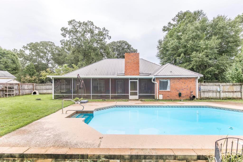 205 Woods Edge Way