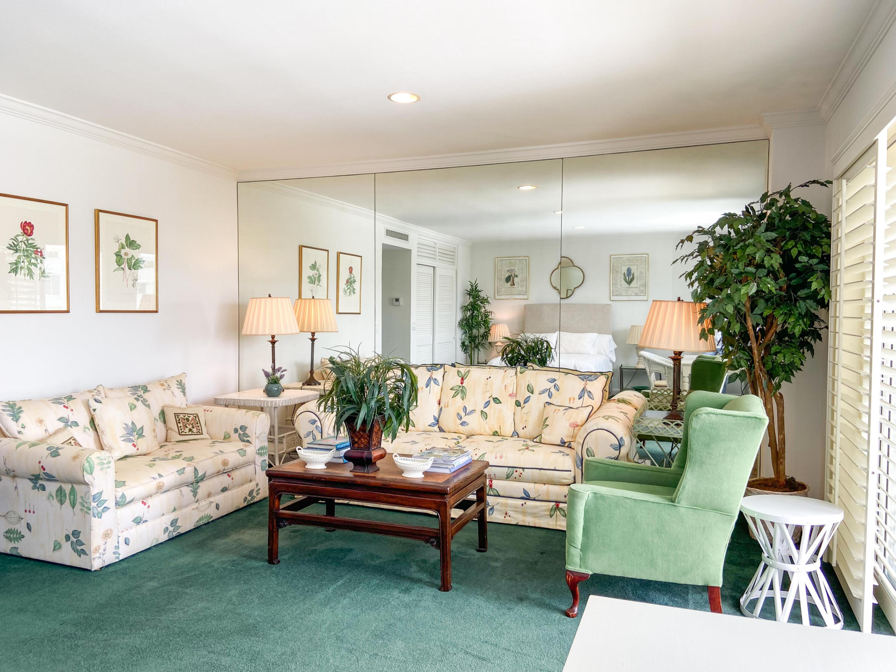 44 Cocoanut Row 610a