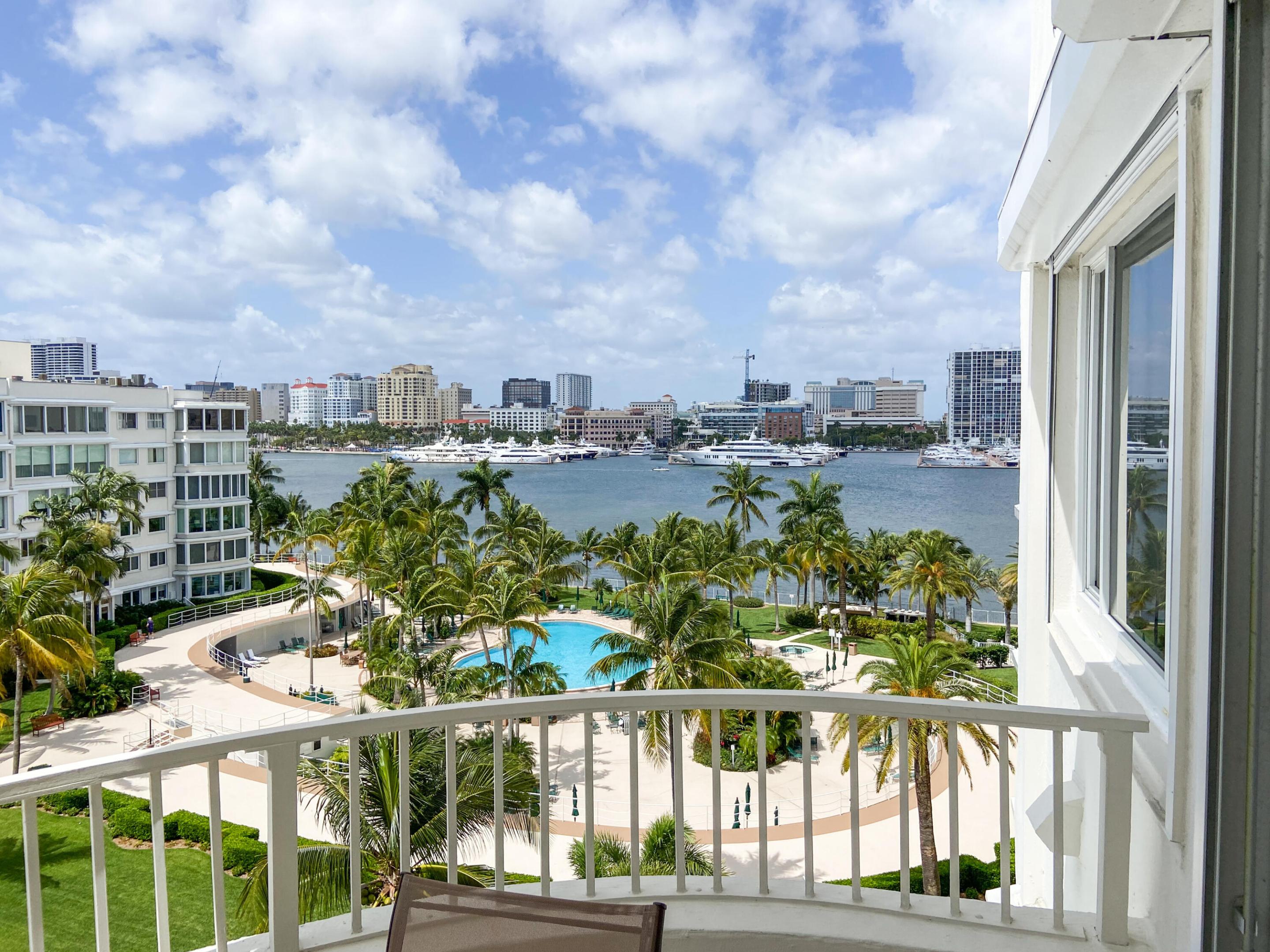 44 Cocoanut Row 610a