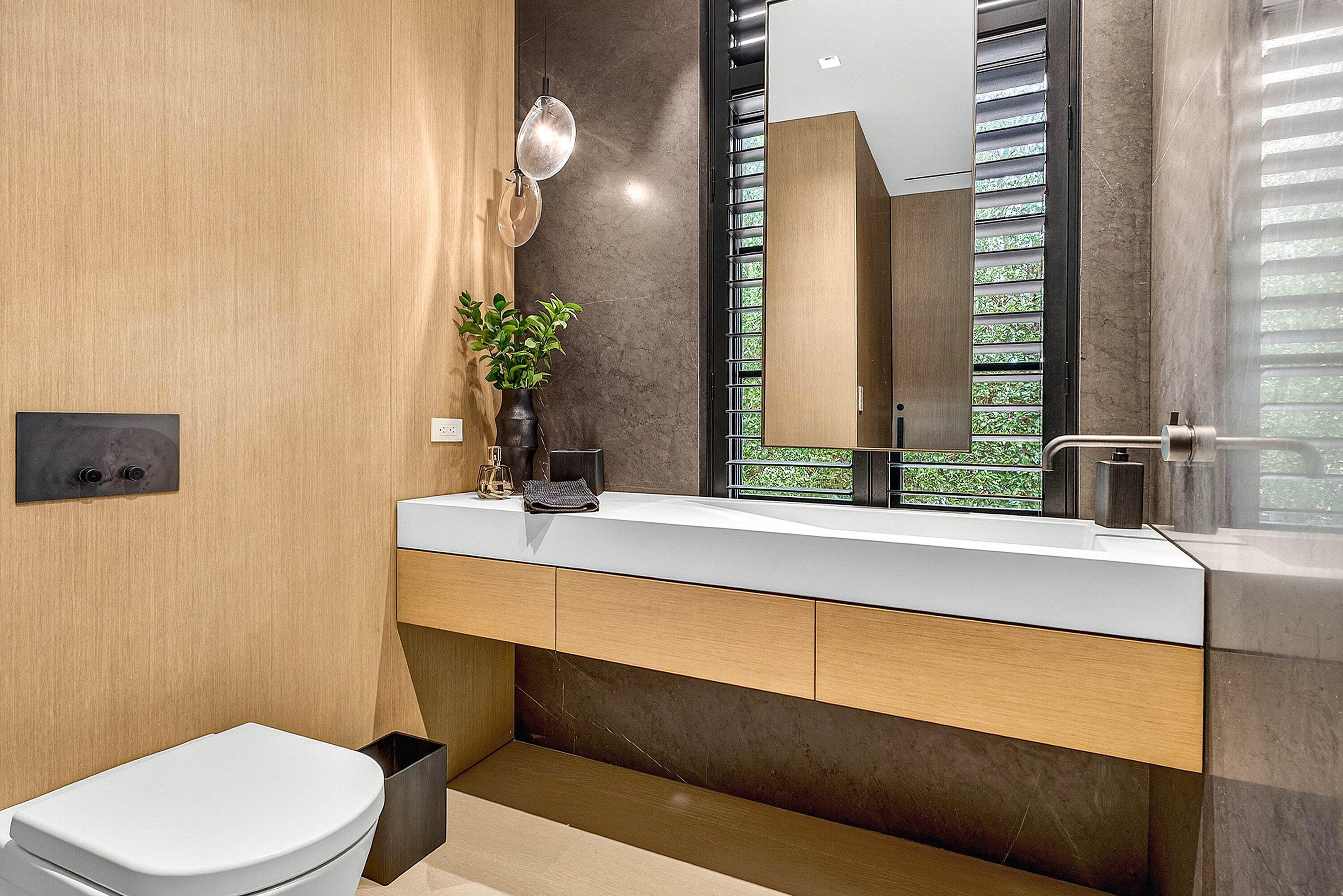 232 Seabreeze Avenue