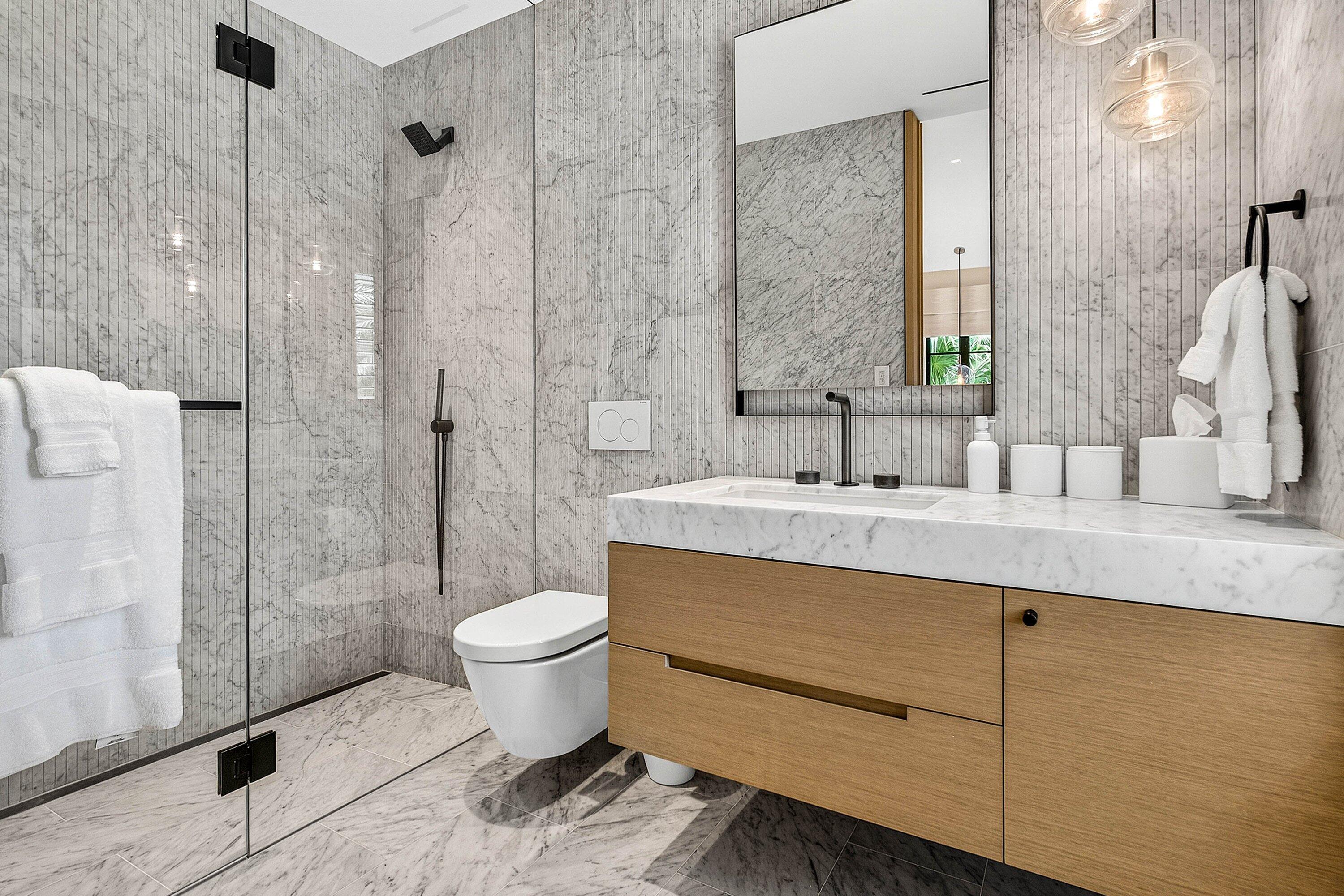 232 Seabreeze Avenue