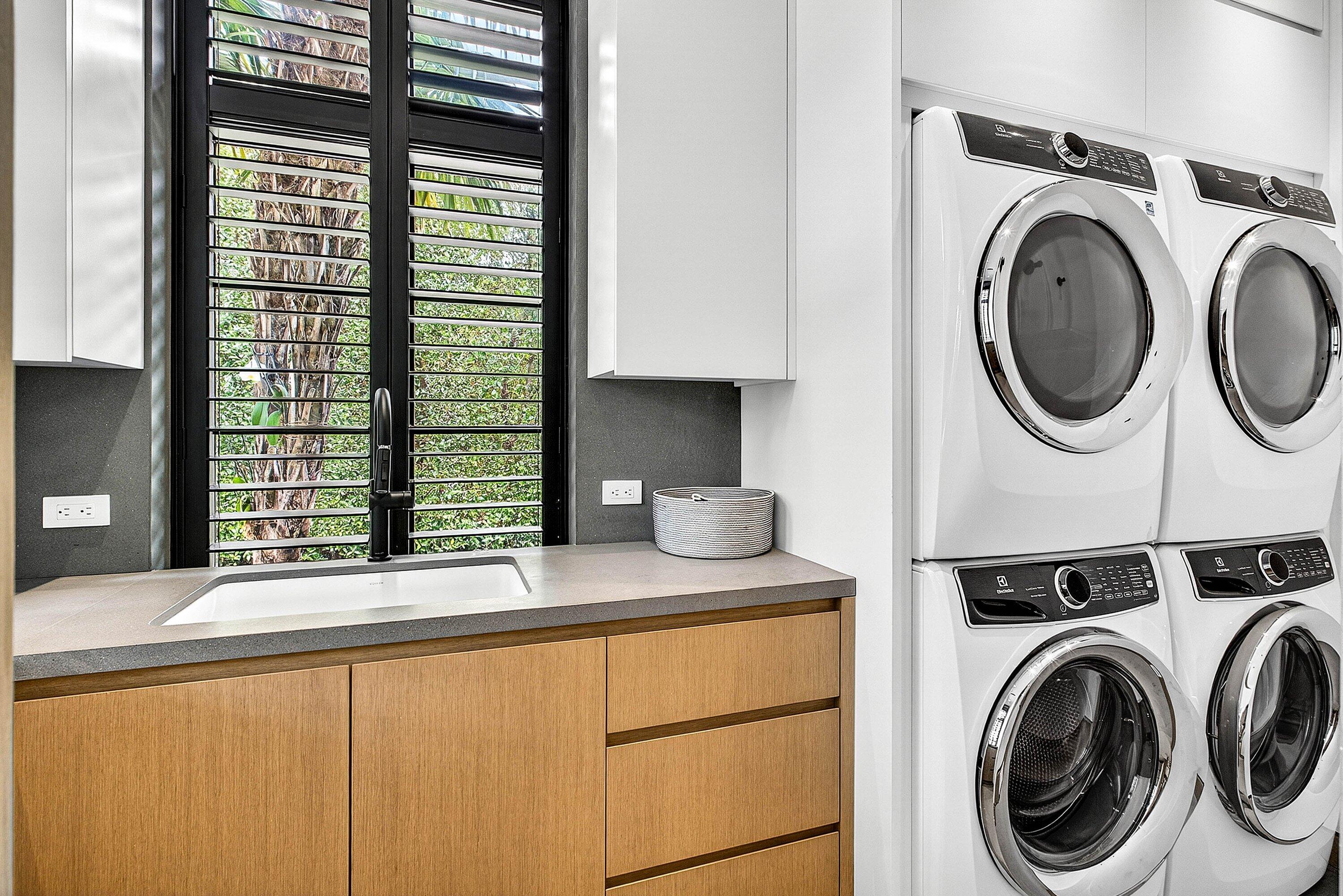 232 Seabreeze Avenue