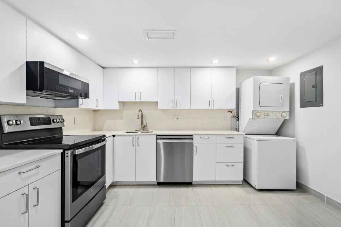 100 Worth Avenue 320