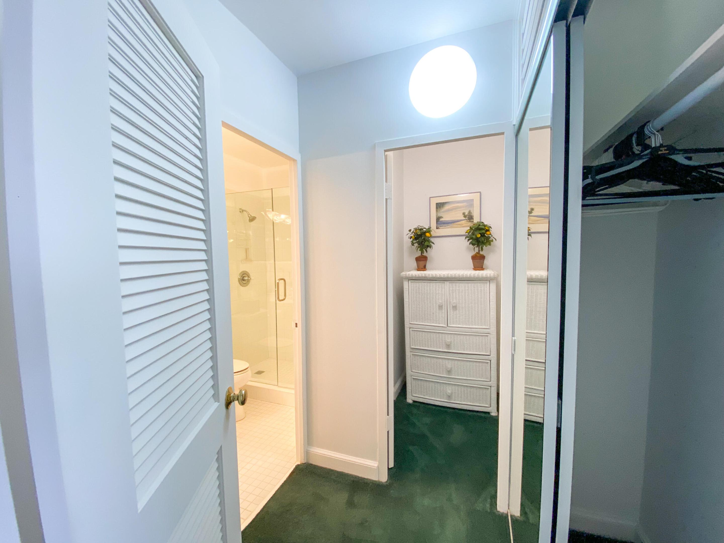 44 Cocoanut Row 610a