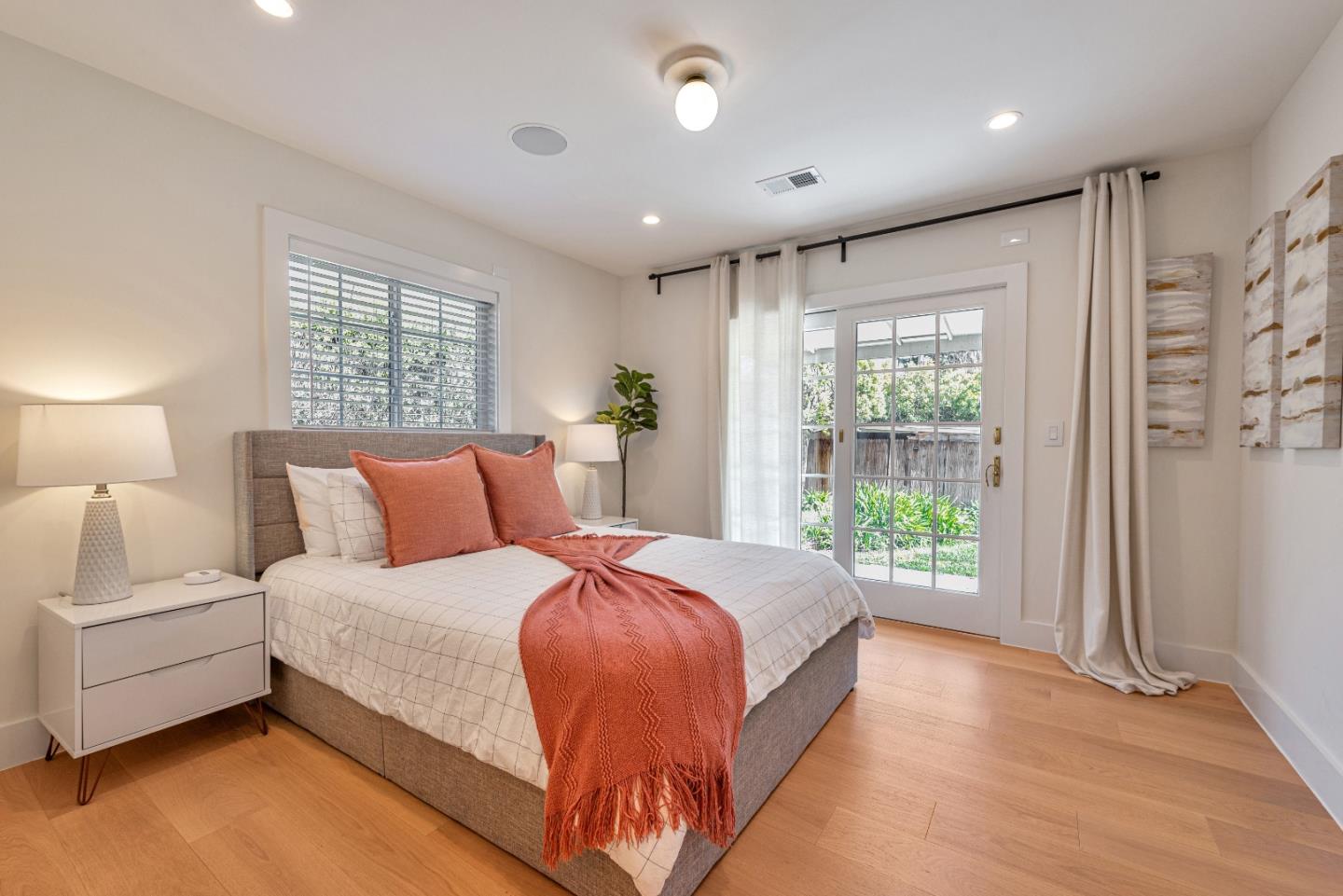 1781 Santa Cruz AVE