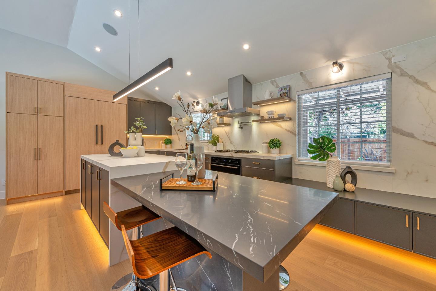 1781 Santa Cruz AVE