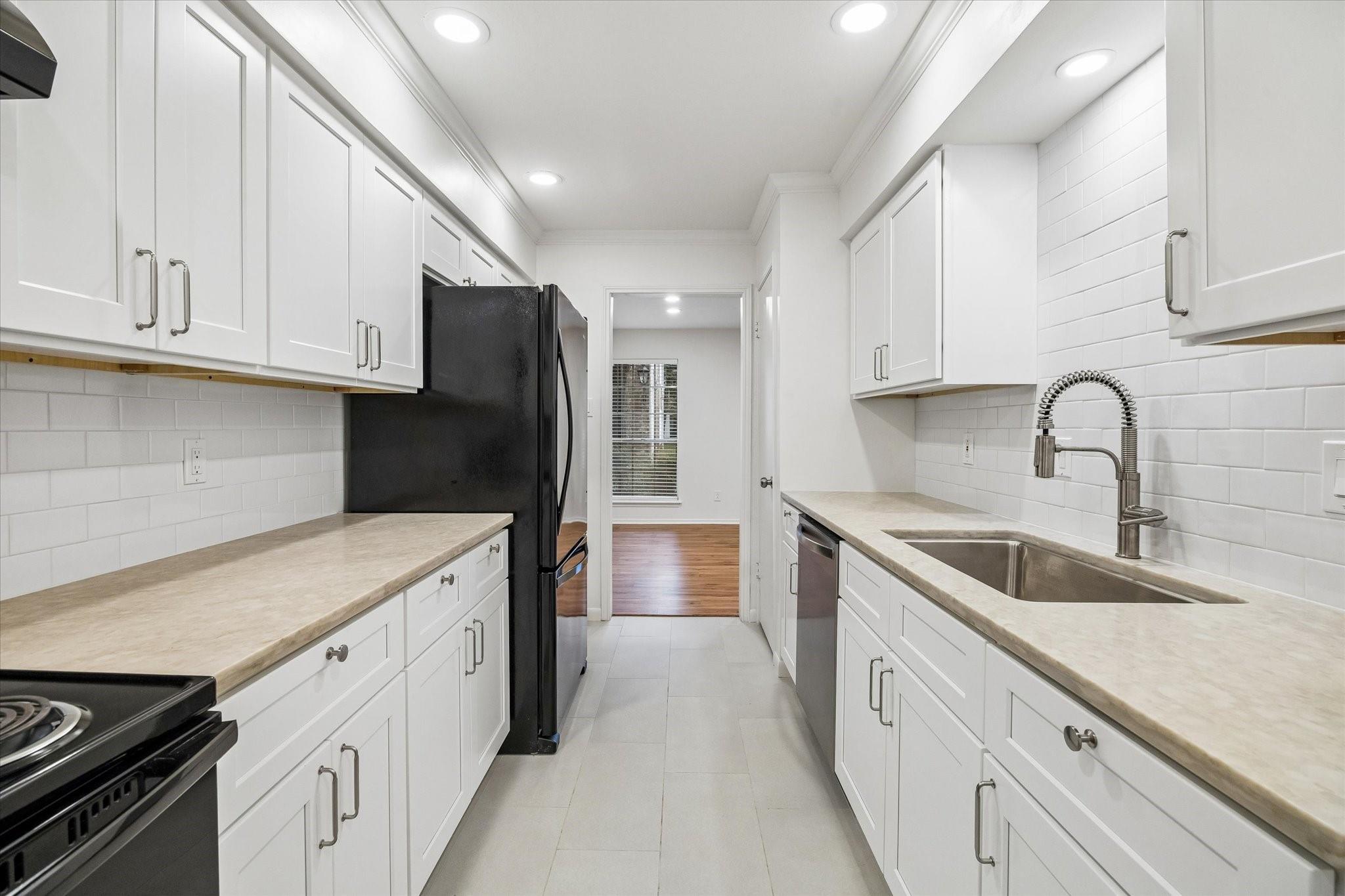 357 N Post Oak Lane # 102