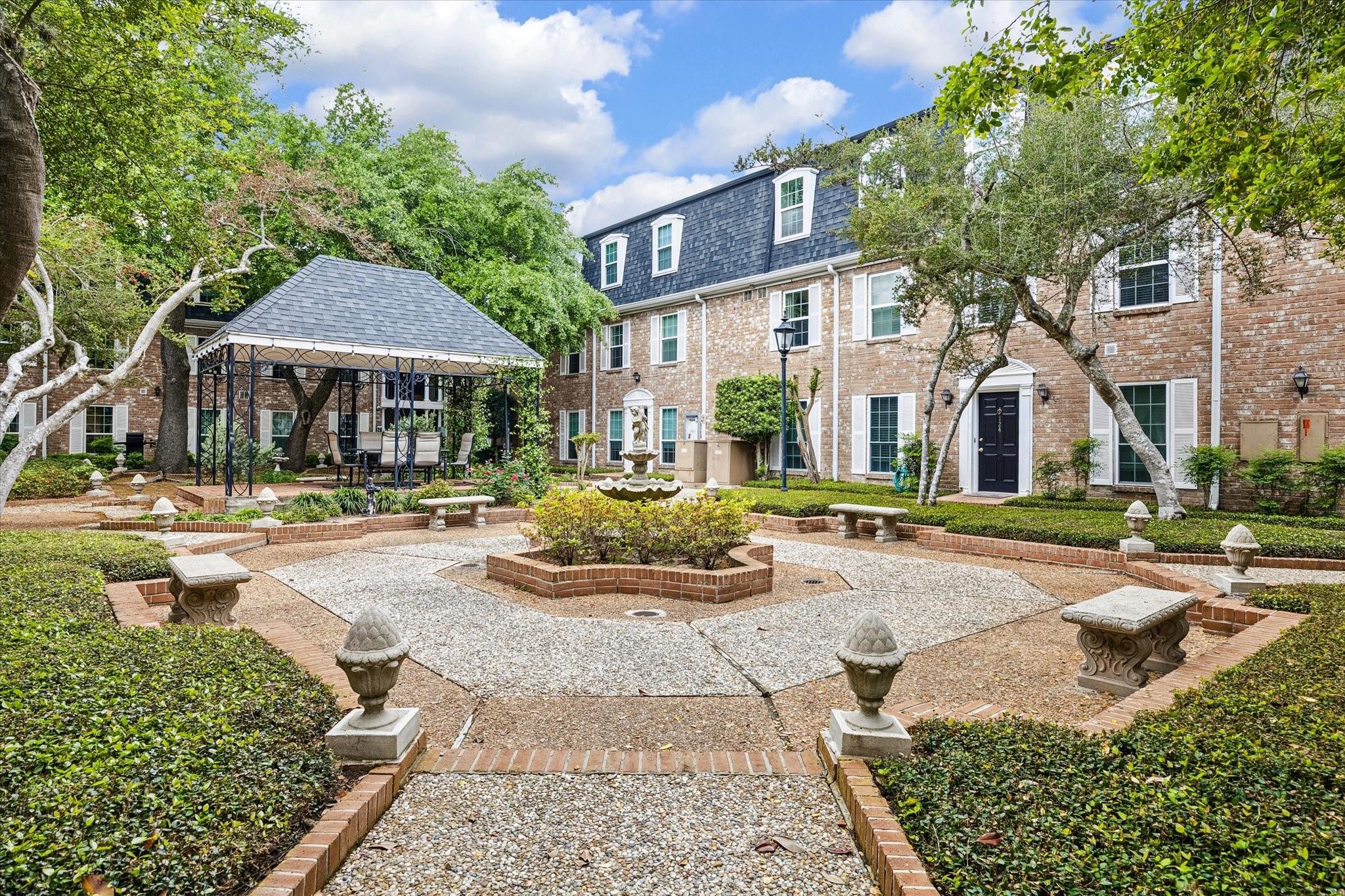 357 N Post Oak Lane # 102