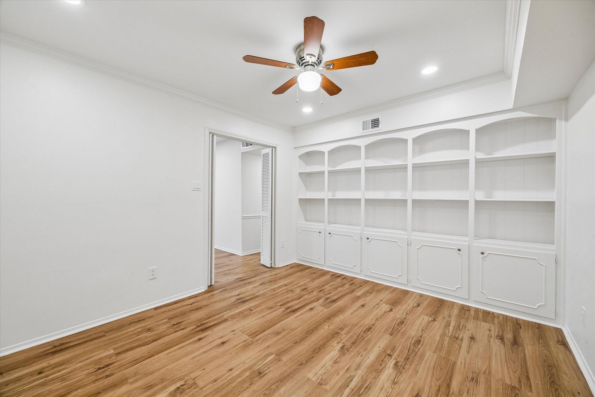 357 N Post Oak Lane # 102