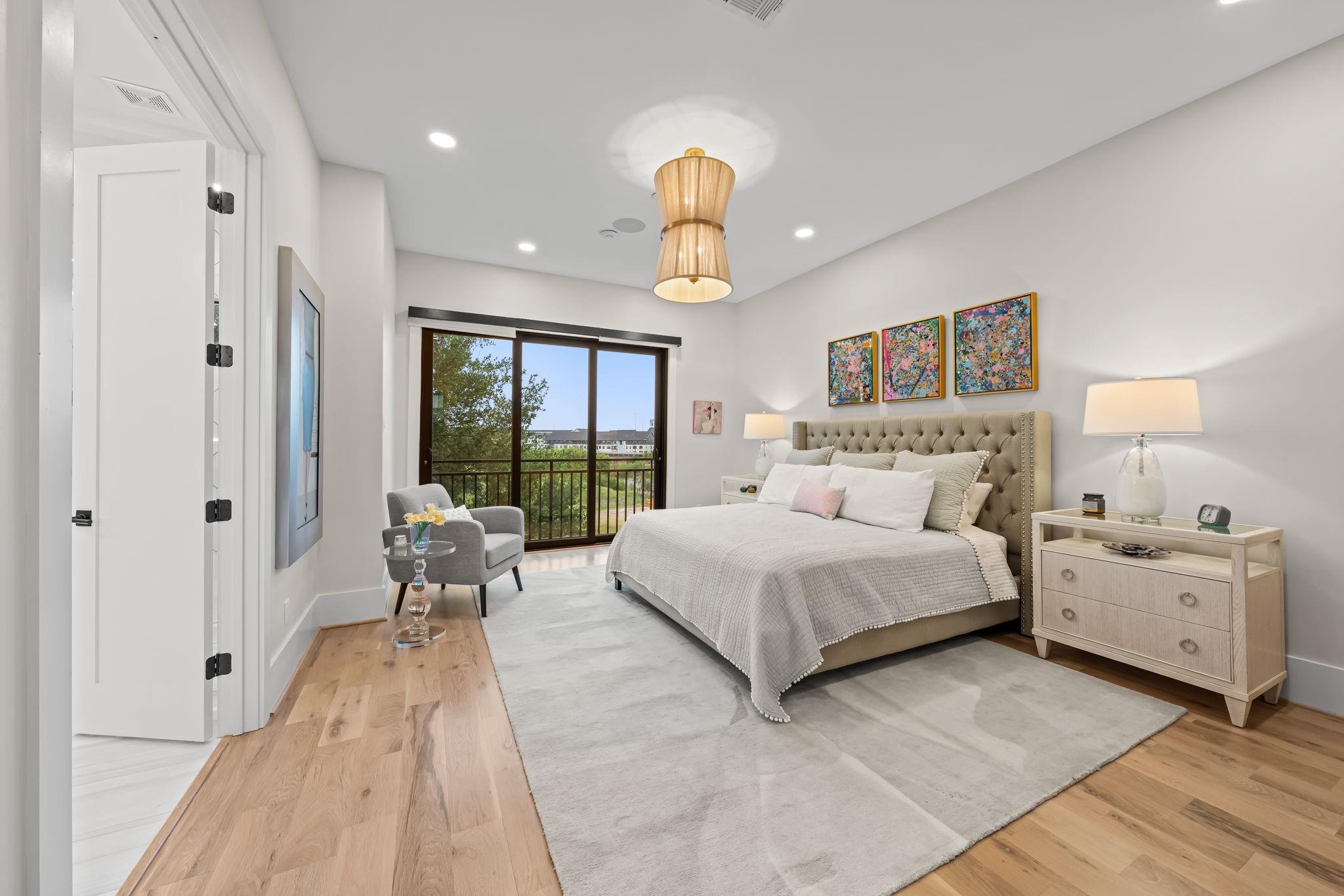 611 N Live Oak Street