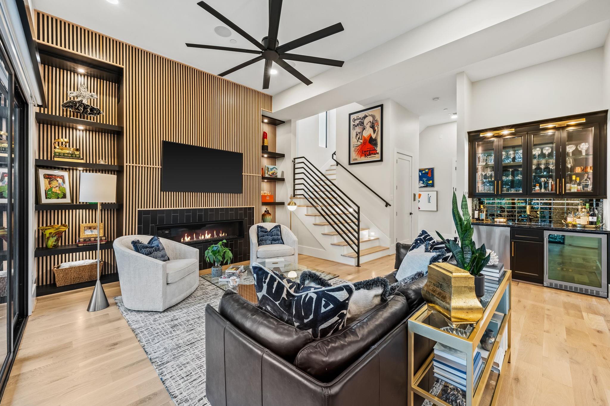 611 N Live Oak Street