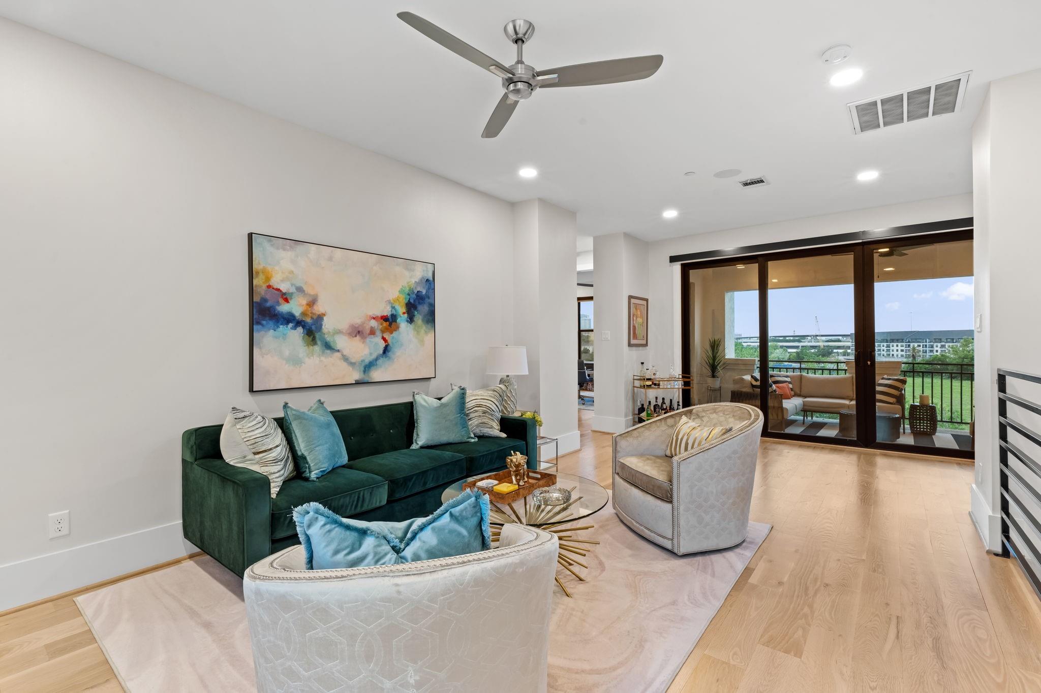 611 N Live Oak Street