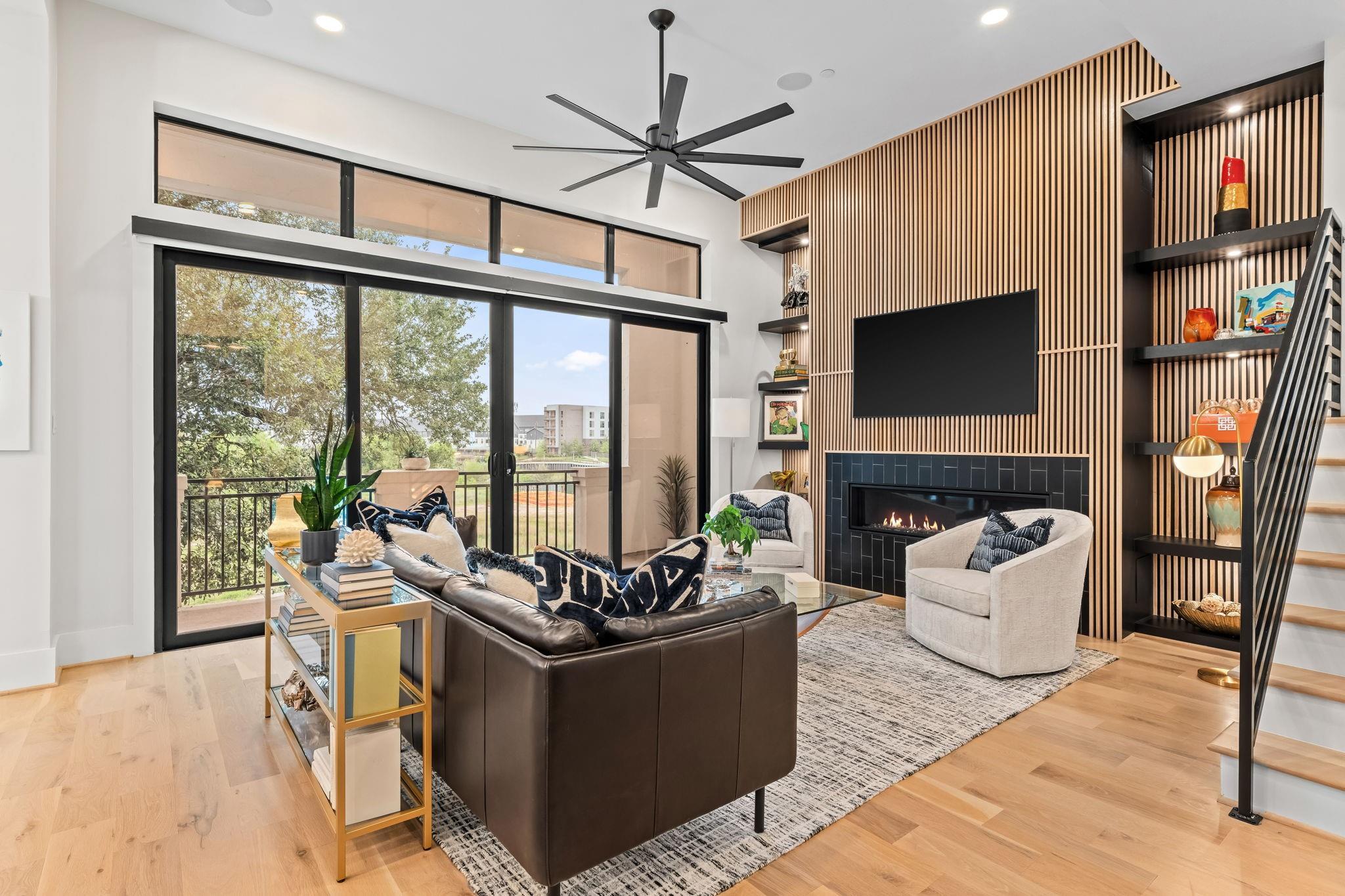 611 N Live Oak Street