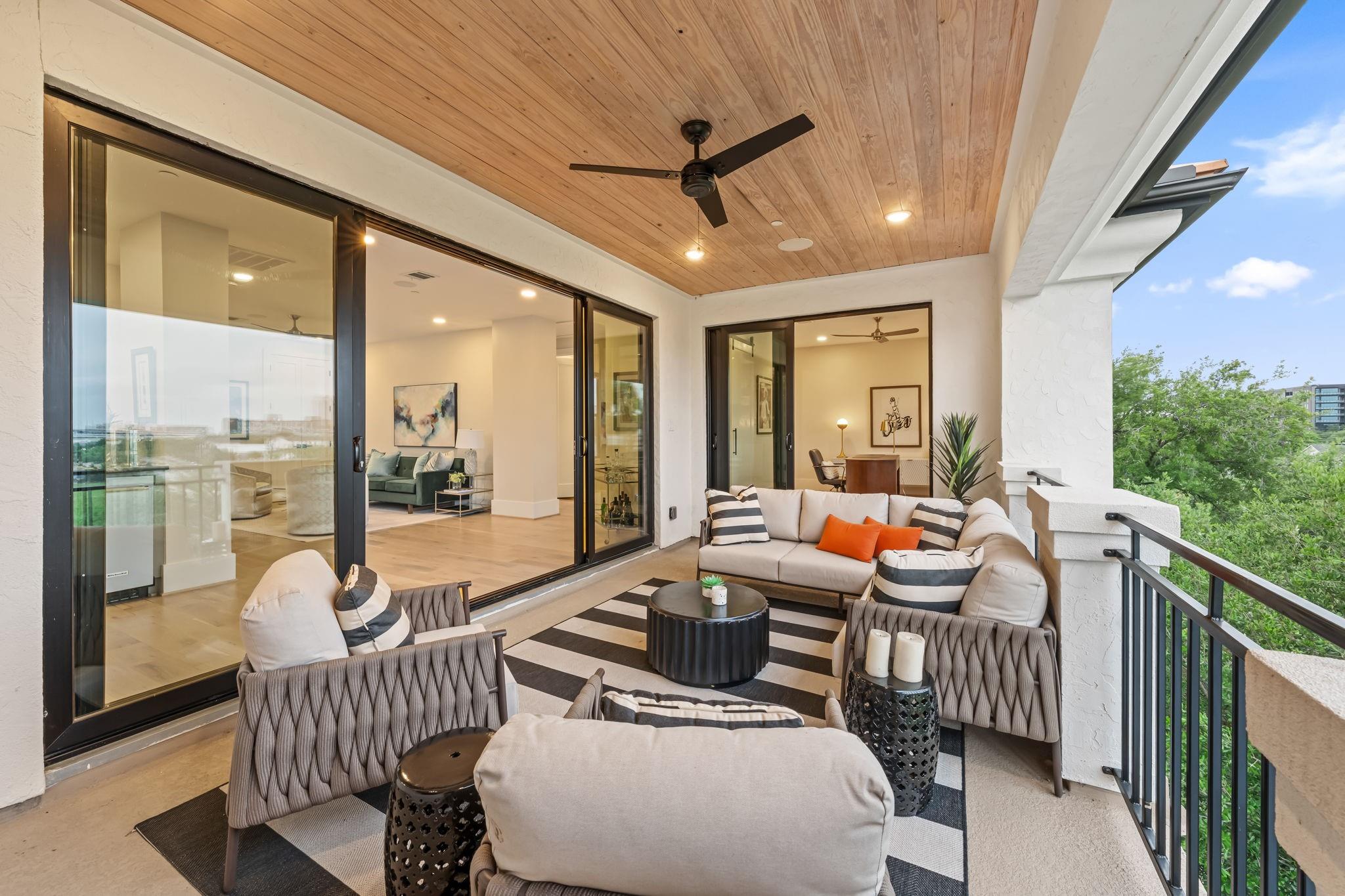 611 N Live Oak Street