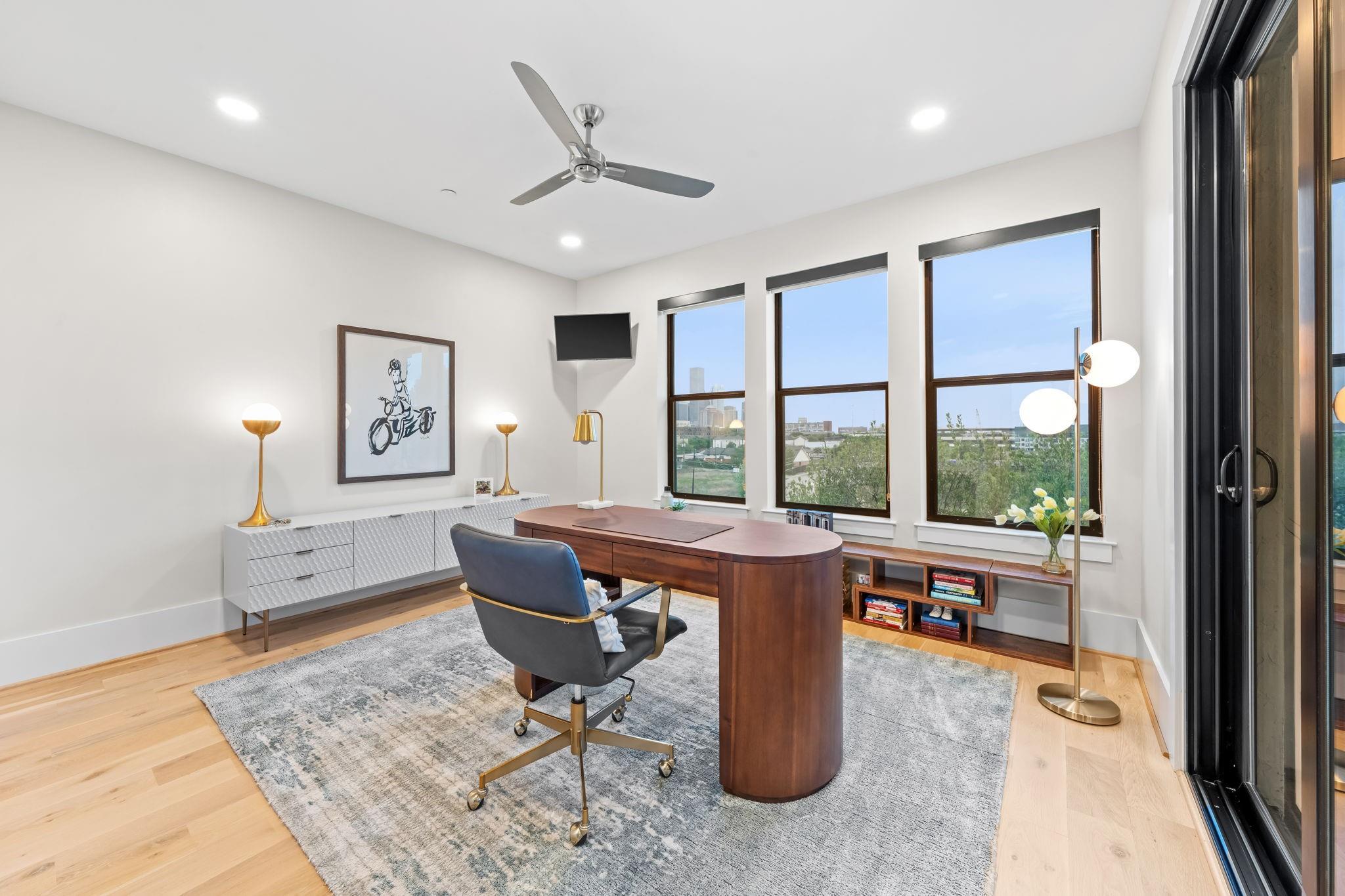 611 N Live Oak Street