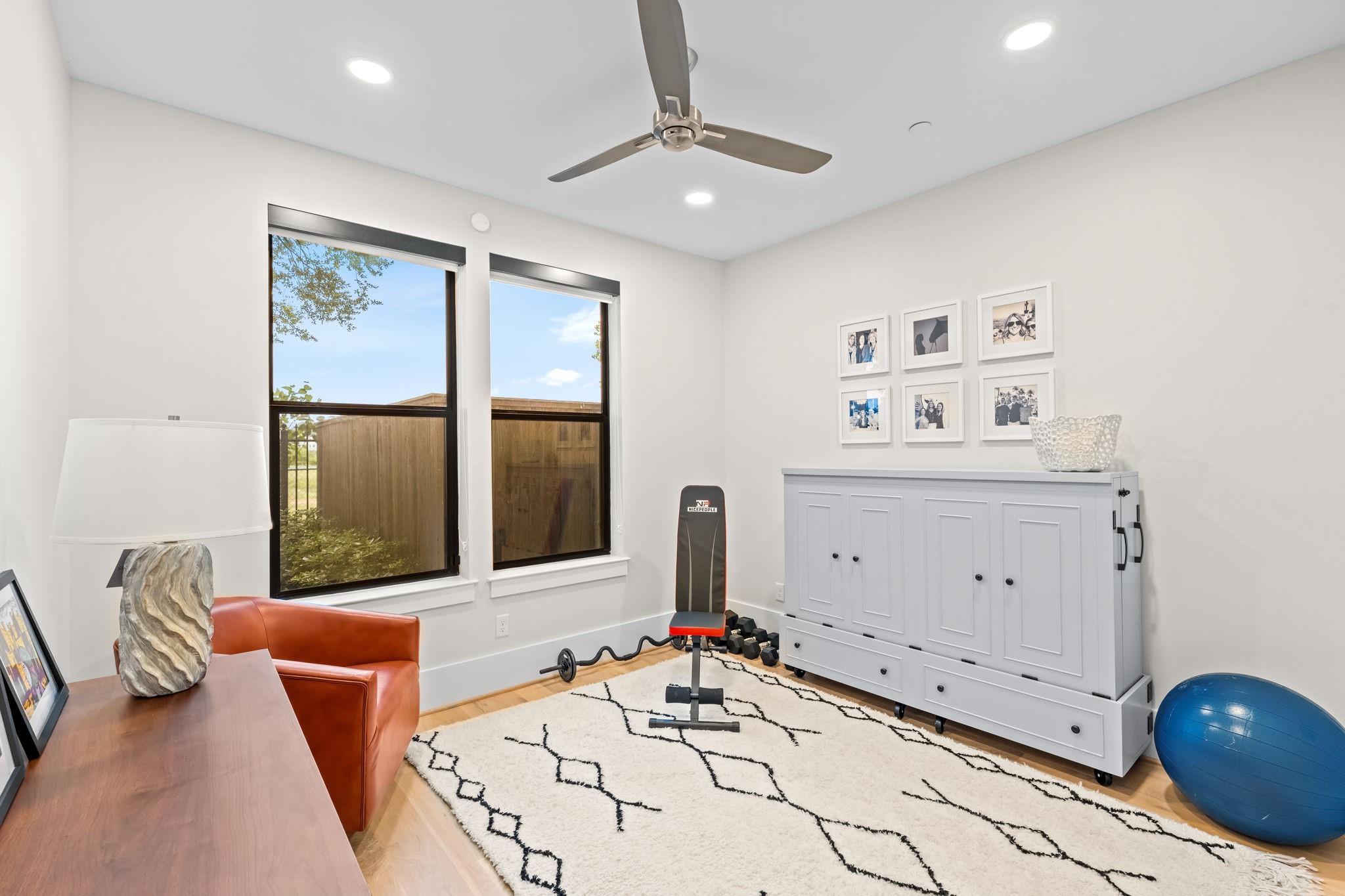 611 N Live Oak Street