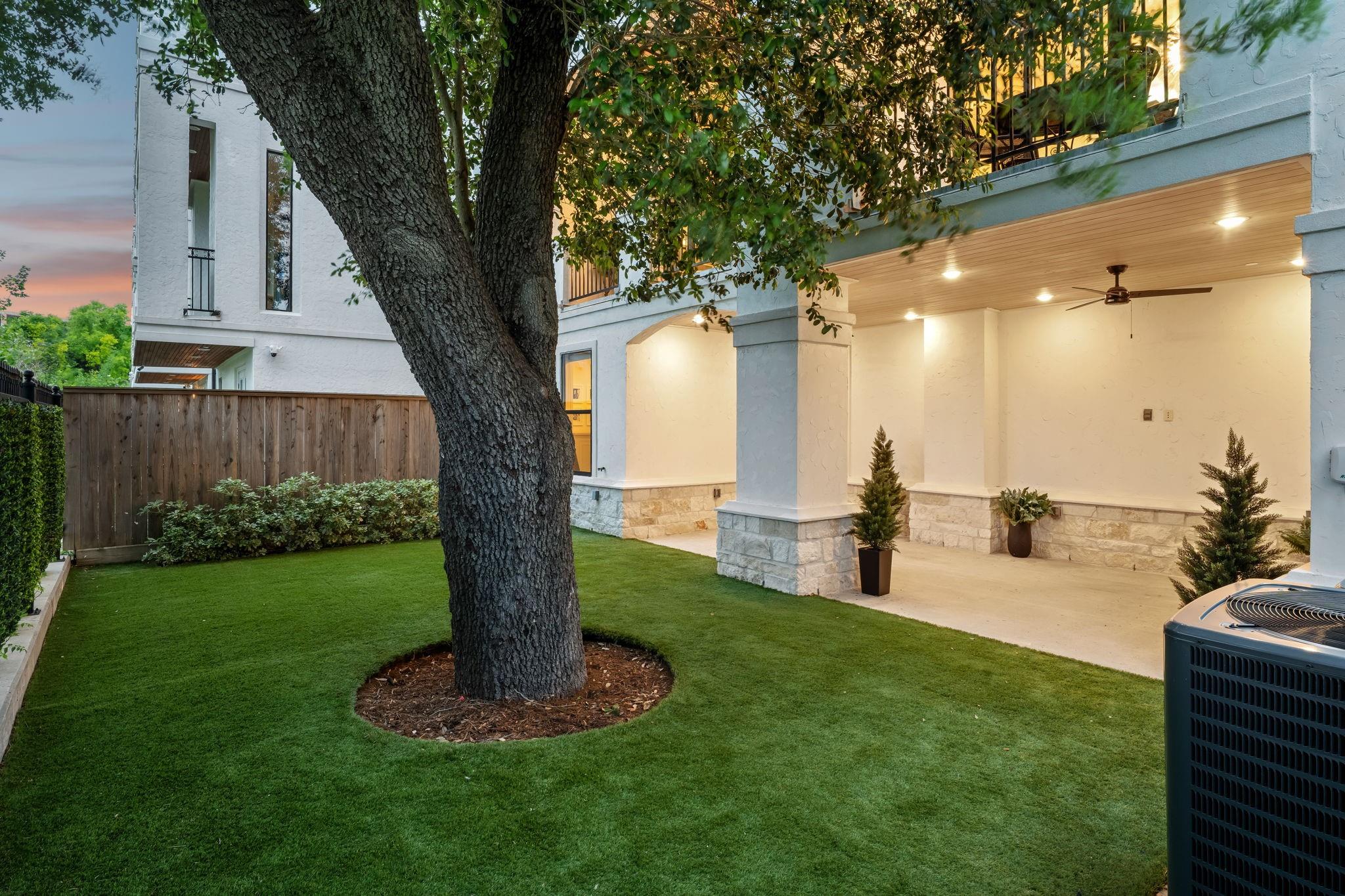 611 N Live Oak Street