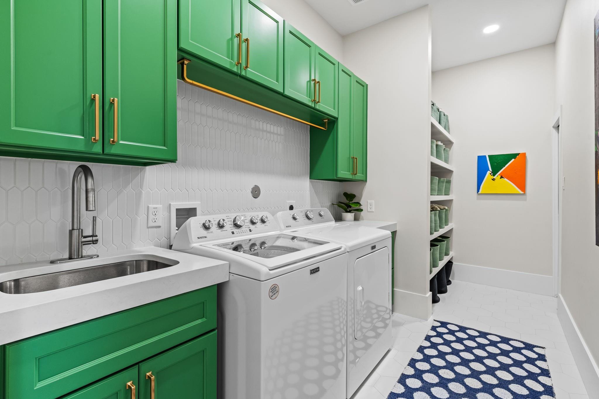 611 N Live Oak Street