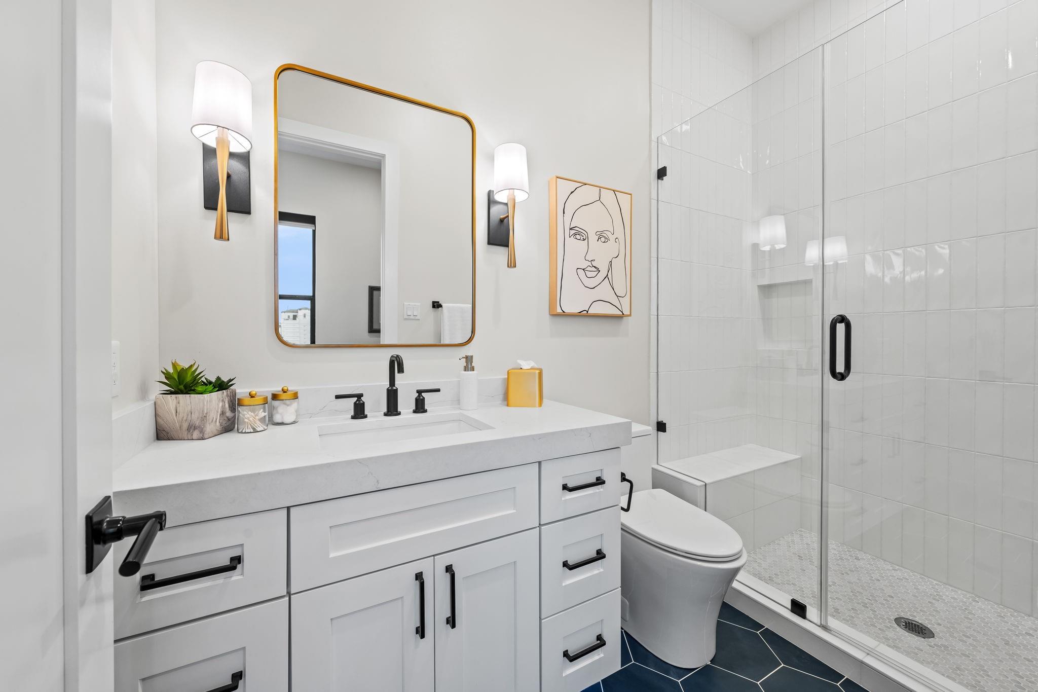 611 N Live Oak Street