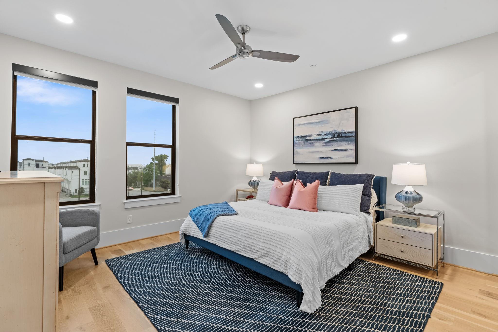 611 N Live Oak Street