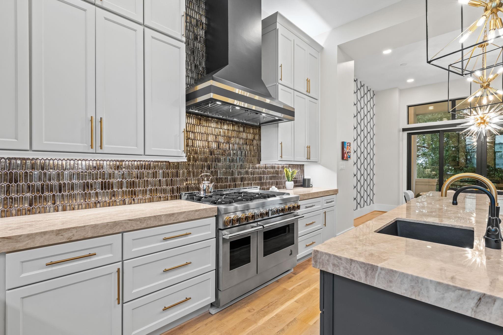 611 N Live Oak Street