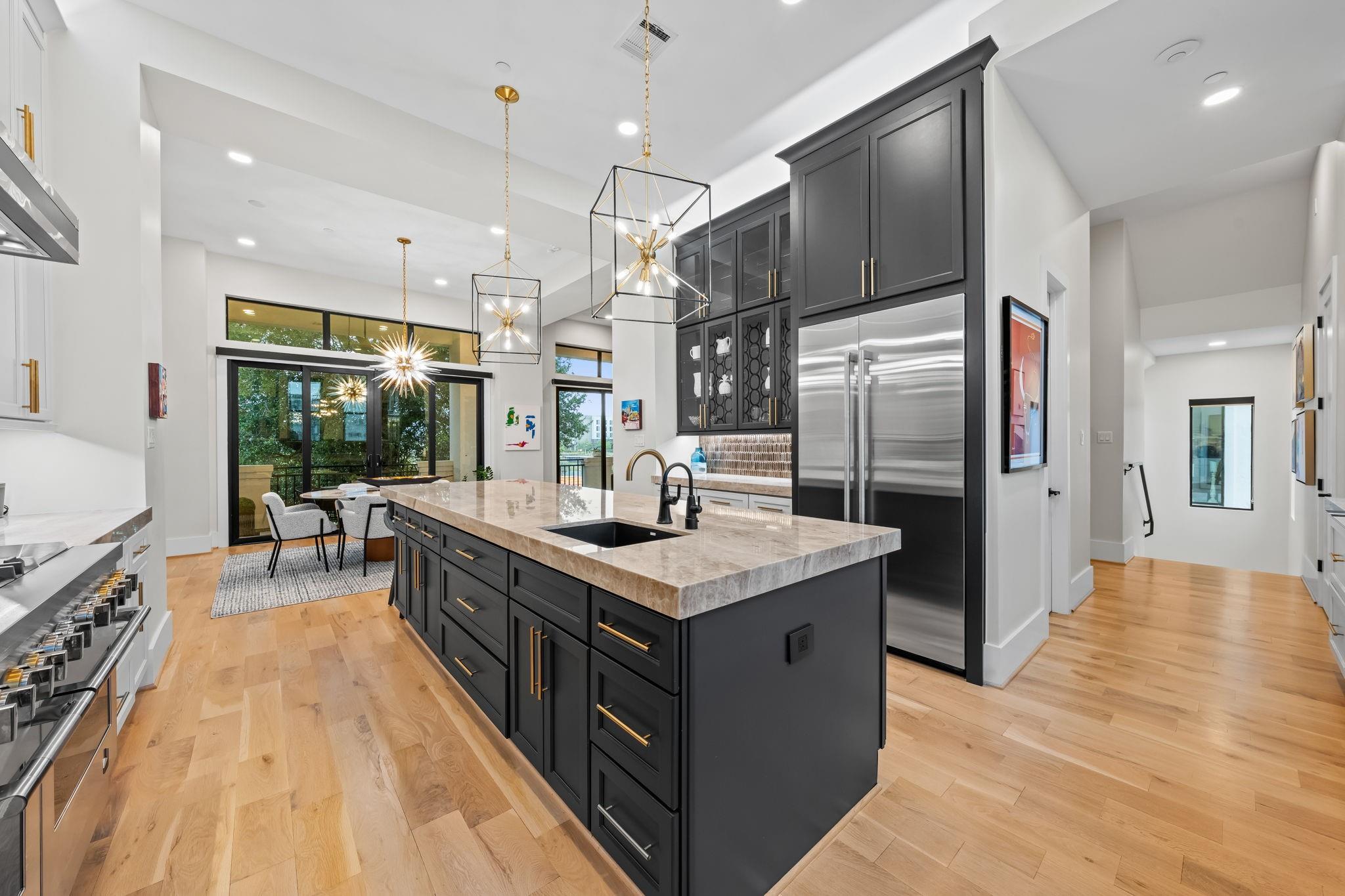 611 N Live Oak Street