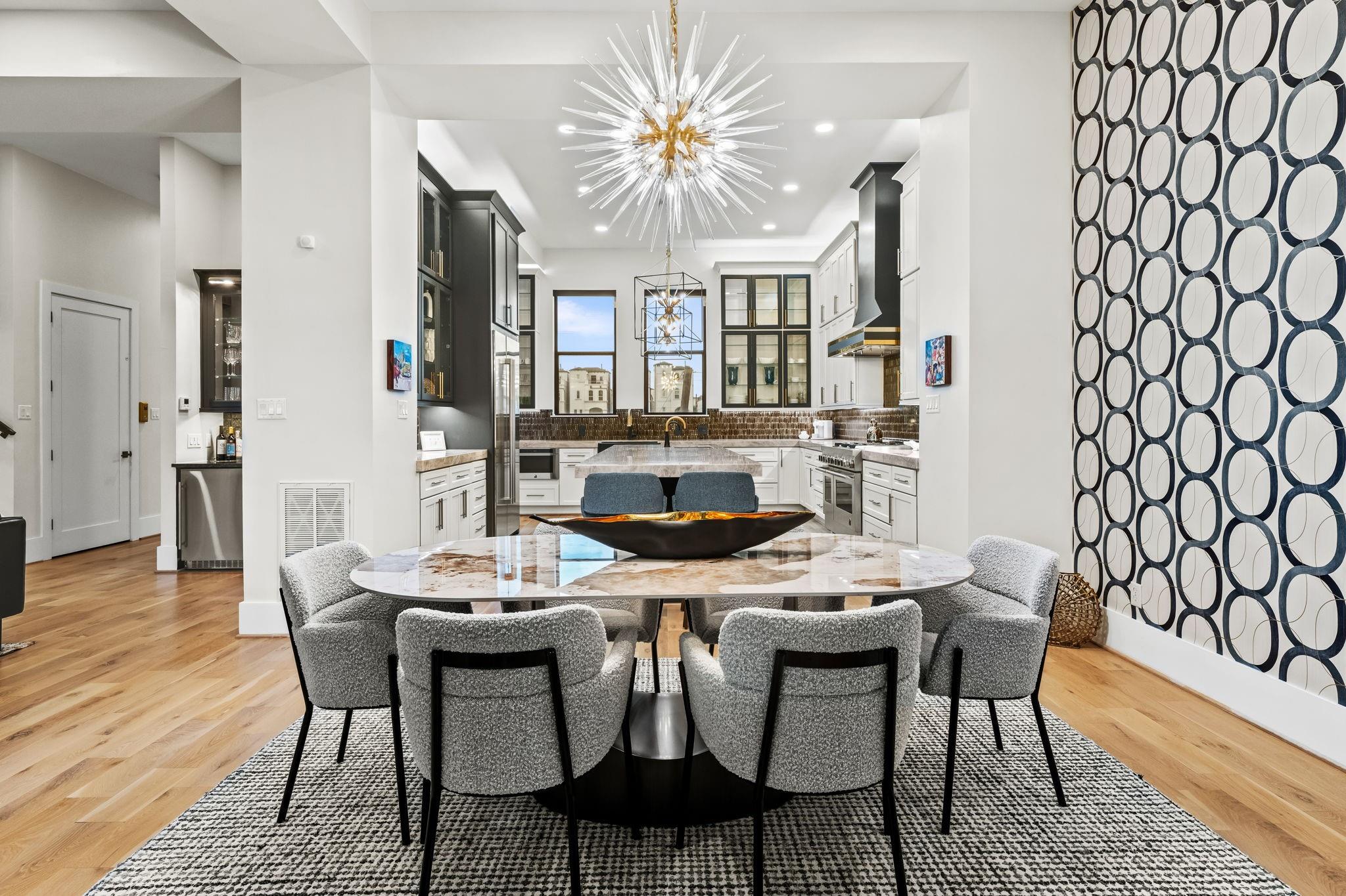 611 N Live Oak Street